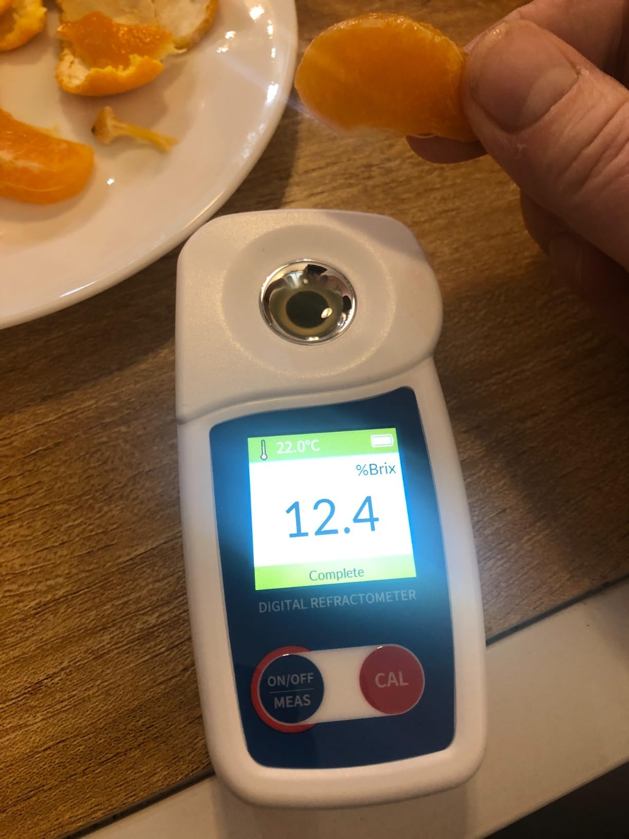 Digital Brix Refractometer Flagfront brix Meter Refractometer Automatic Temperature Compensation Brix Refractometer Range 0-55%，±0.1% Precision for Fruit Juice Coffee customer photo 1