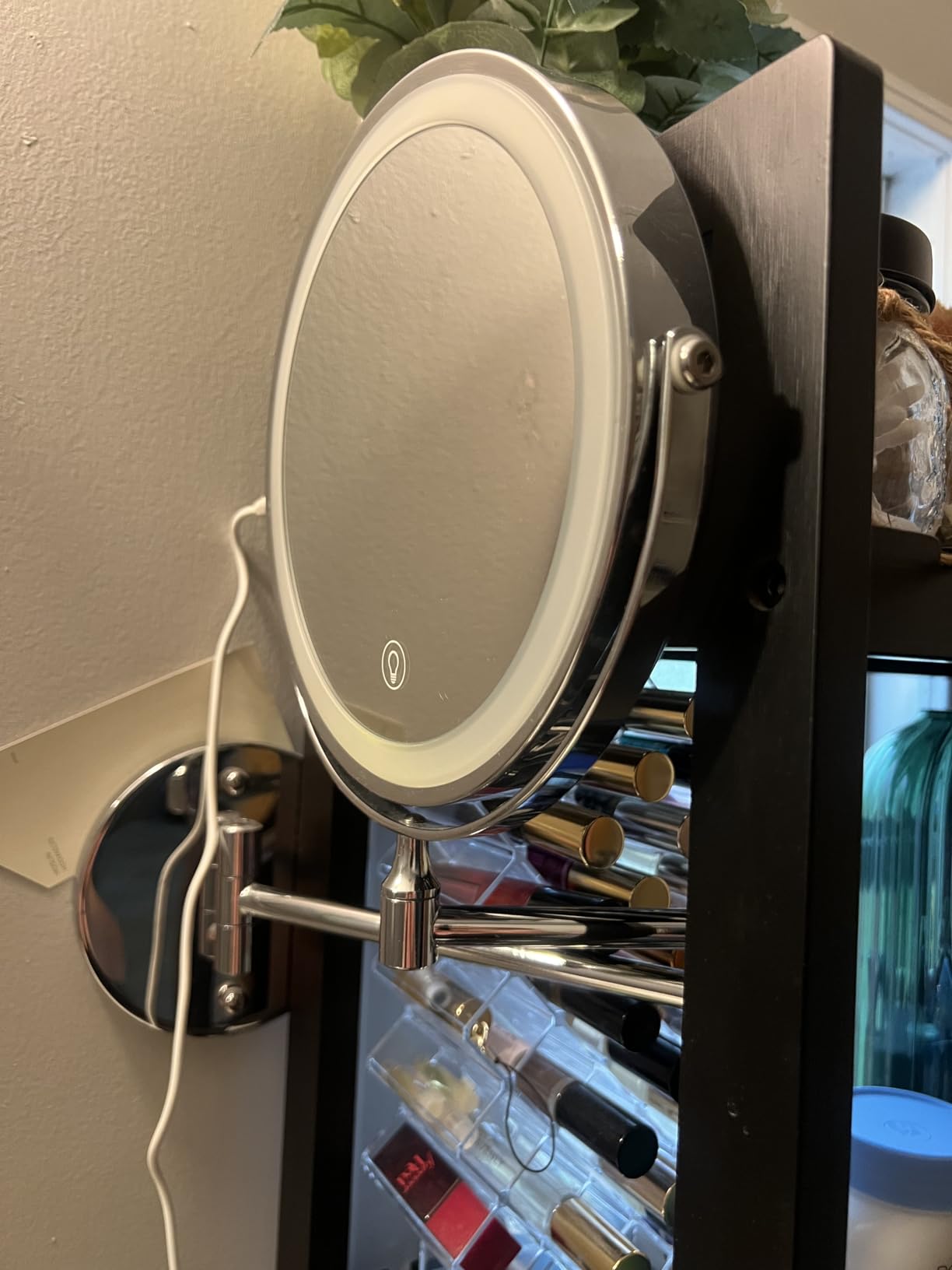 MNIENT Wall Mounted Lighted Makeup Mirror, 1x/10x Rechargeable Magnifying customer photo 2