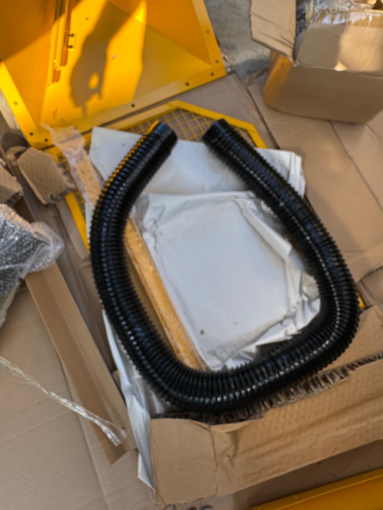 DEWALT Abrasive Blast Cabinet, Modular Standalone or Benchtop Sand Blasting Cabinet 20 CFM @ 90 PSI, Max Pressure 125 PSI (DXCM009-0370) customer photo 2