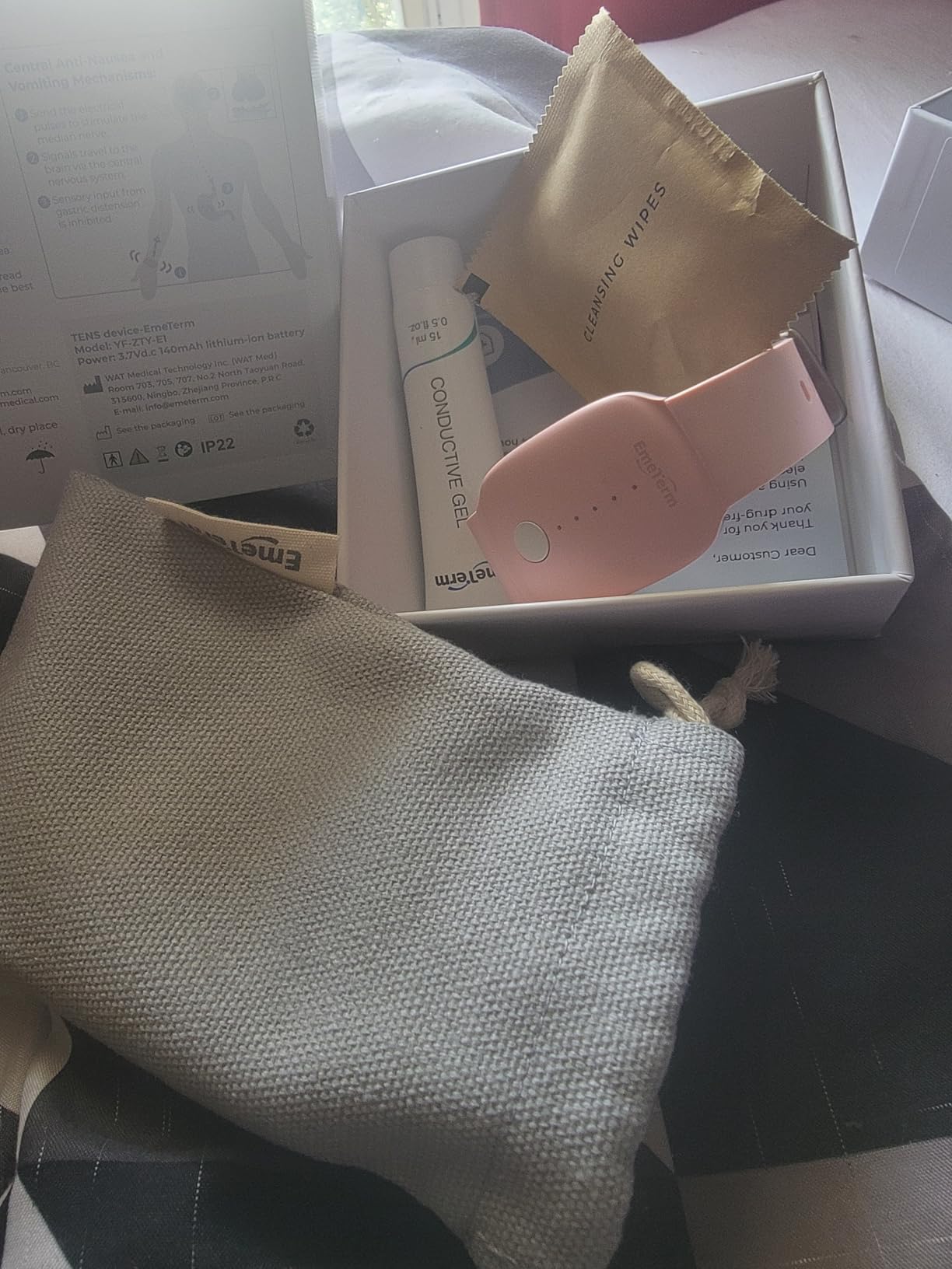 EmeTerm Fashion FDA-Cleared Relieve Nausea Electrode Stimulator Morning Sickness Motion Travel Sickness Vomit Relief Rechargeable No Gel Drug Free Wrist Bands Without Side Effects customer photo 2