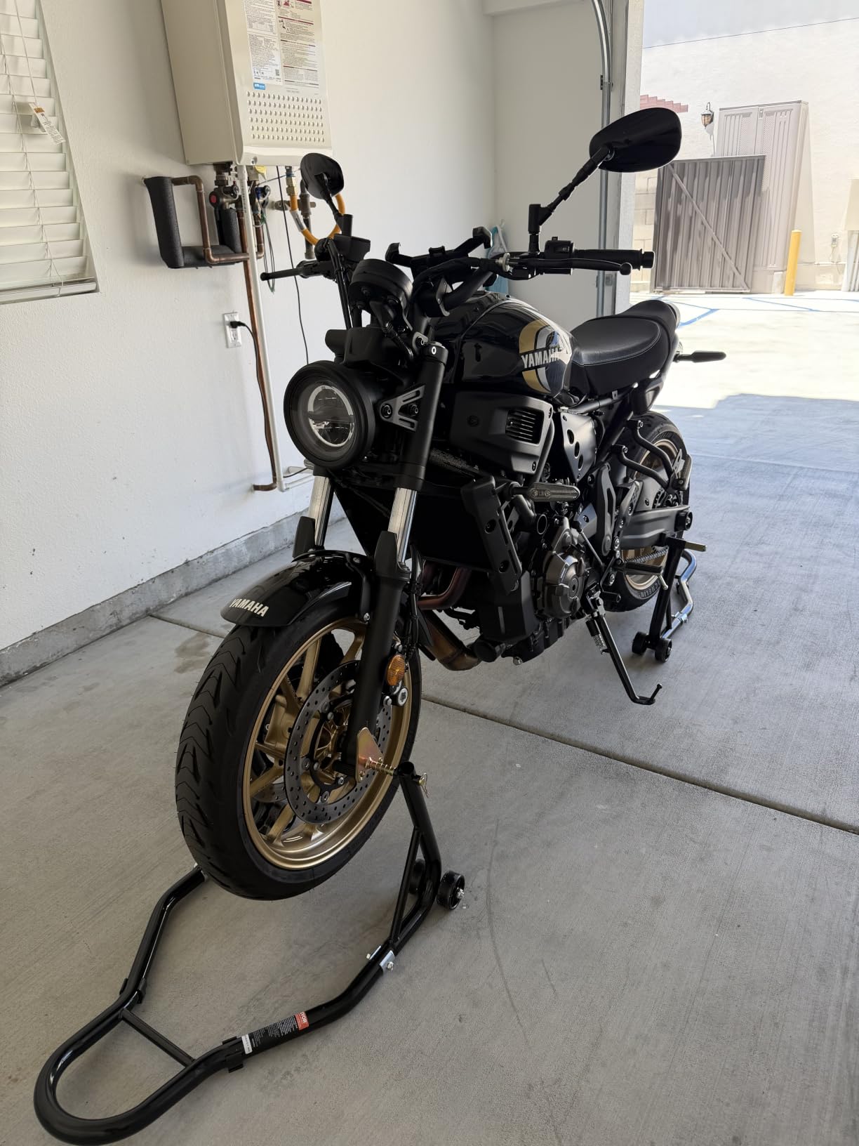 VEVOR Motorcycle Stand Lift 850lbs Front Rear Combo Stand, Front Wheel Fork Stands Rear U+L Fork Swingarm Spool Stands Compatible with Most Yamaha Honda Kawasaki Suzuki Motorcycles Black customer photo 2