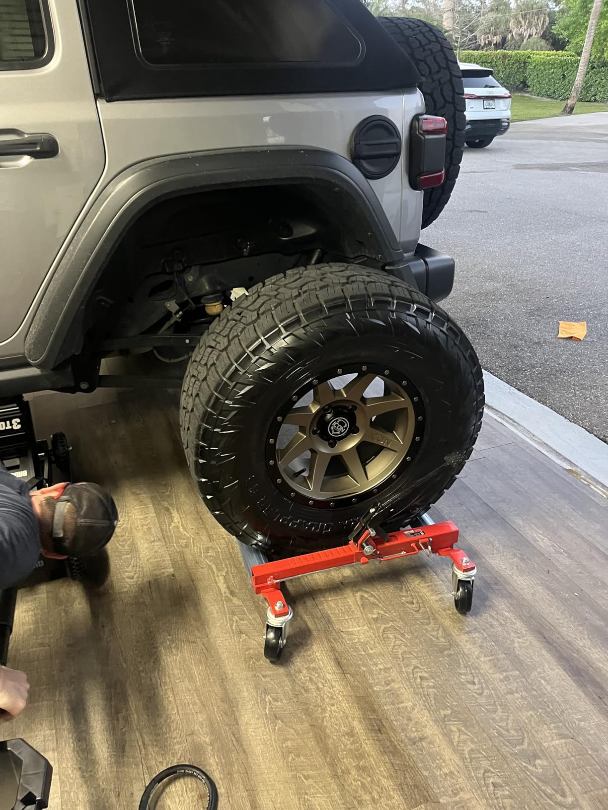 VEVOR Wheel Dolly, 3000 lbs Car Moving Dolly, Wheel Dolly Car Tire Stake Set of 2 Piece, Heavy-Duty Car Tire Dolly Cart customer photo 1