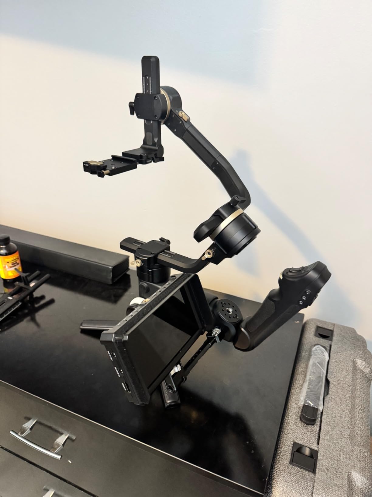 Zhiyun Crane 4 Combo, 3-Axis Gimbal Stabilizer for Camera | for DSLR and Mirrorless Camera, Nikon Sony Panasonic Canon Fujifilm BMPCC 6K, Fill Light, PD Fast Charge customer photo 2