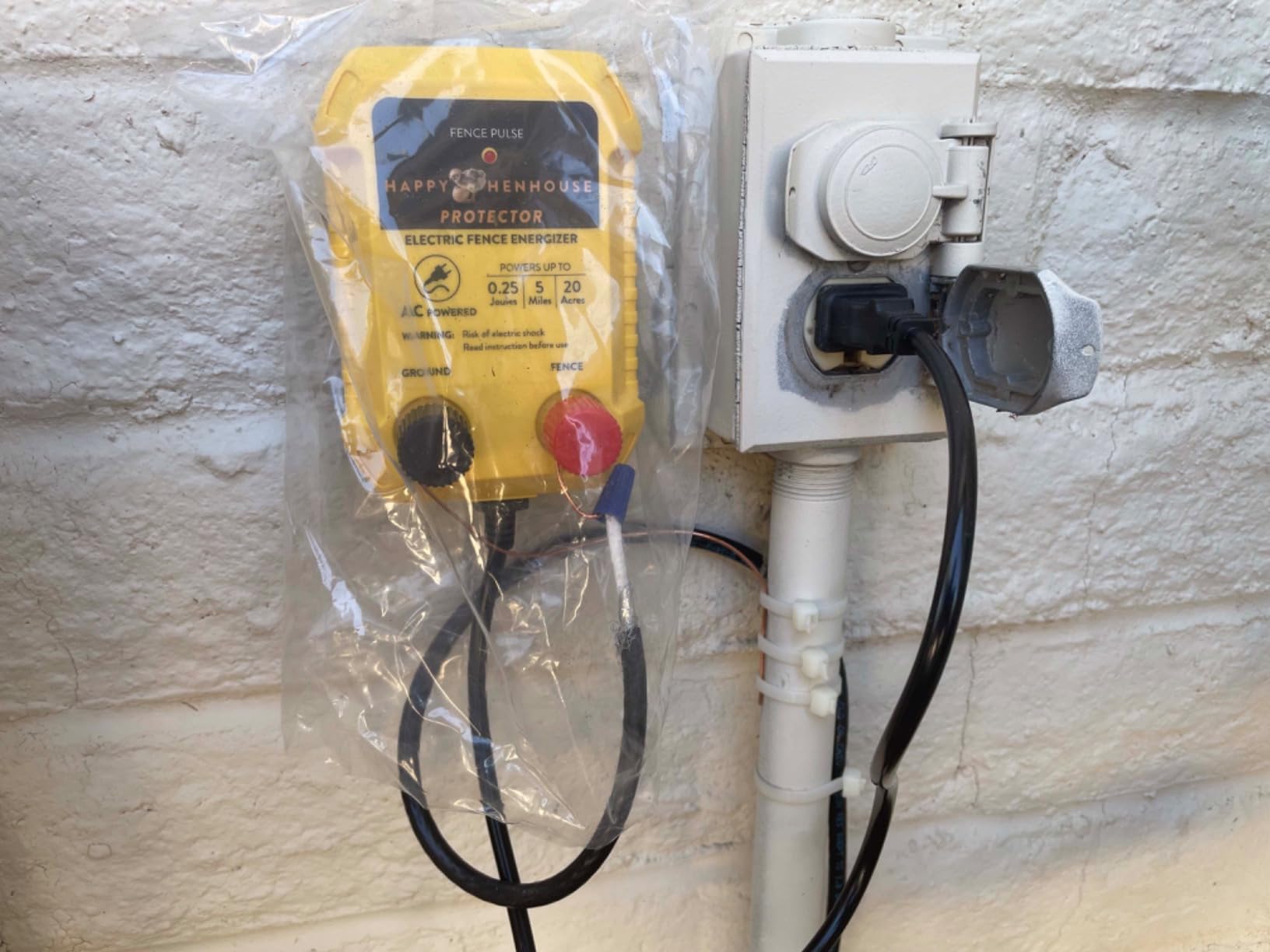 Electric Fence Charger - Powerful 110V AC Plug-in Fence Energizer for Chickens, Small Farms & Gardens - Easy Setup Predator Protection for Safer Free-Ranging customer photo 2