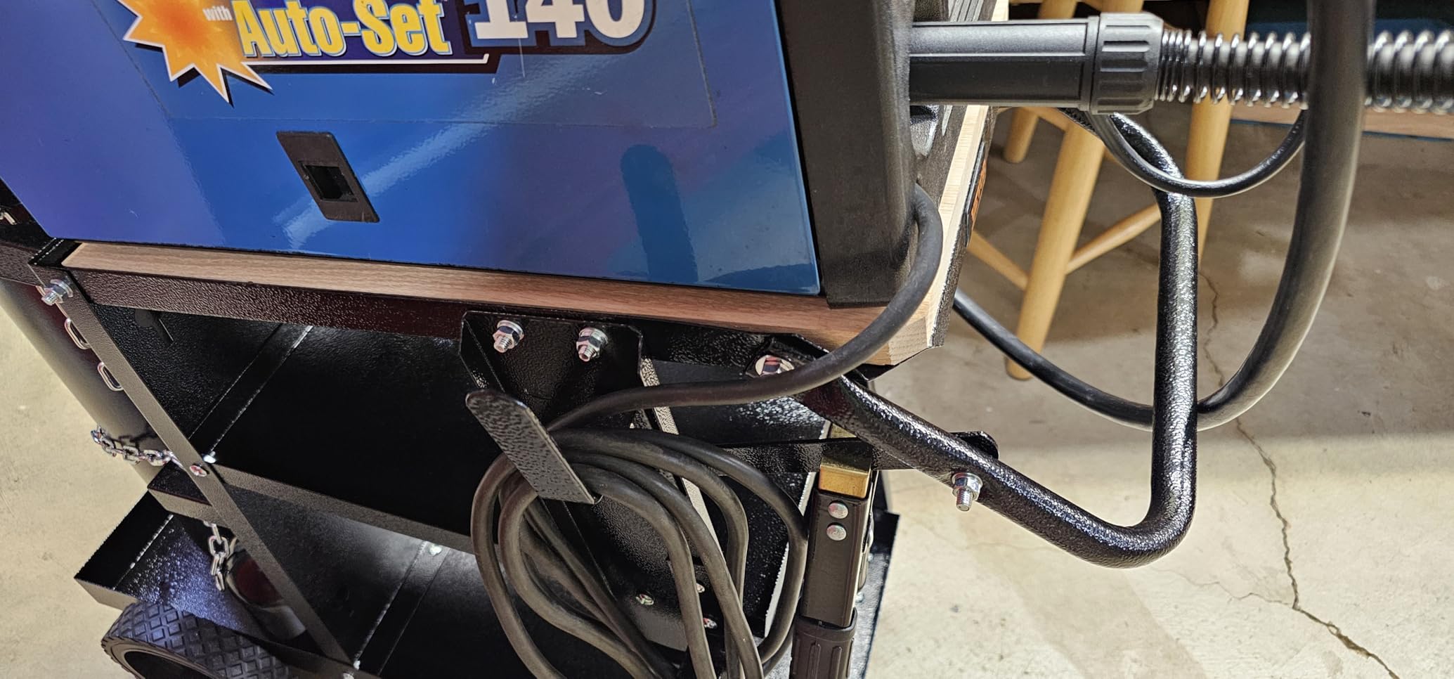 VEVOR Welding Cart, 3-Tier Welder Cart Heavy Duty with 400 Lbs Weight Capacity, 360° Swivel Wheels, Tank Storage Safety Chains, Rolling MIG Welder Cart for TIG, ARC, MMA, Plasma Cutter Welding Machine customer photo 2