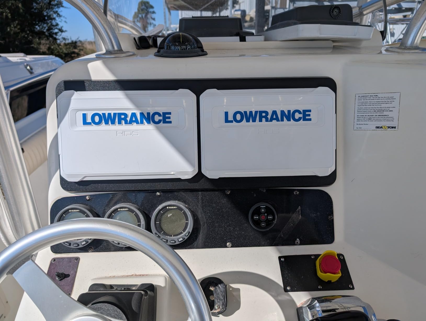 Lowrance HDS PRO Fishfinder/Chartplotter with Smartphone Integration and Preloaded C-MAP U.S. & Canada Charts customer photo 2