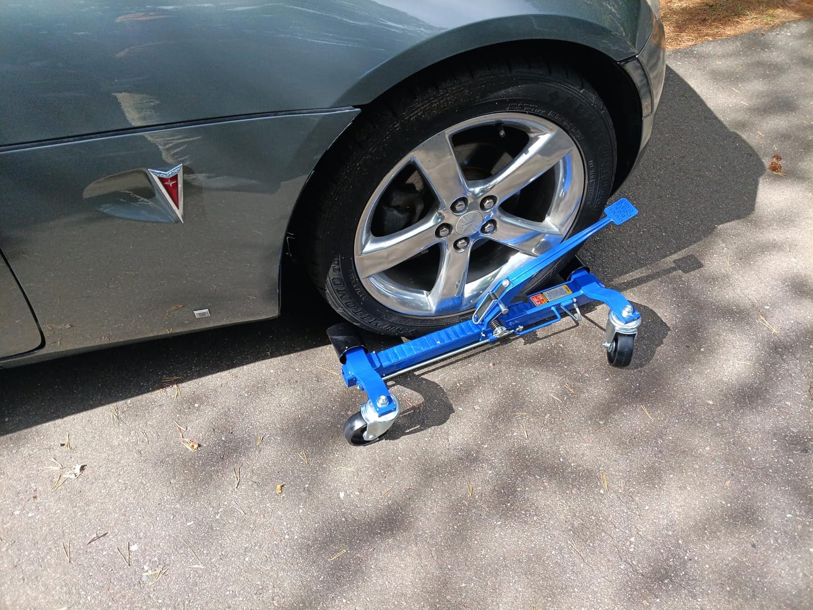 TUFFIOM Car Wheel Dolly Jack Set of 4, Mechanical 6000-lbs Car Skates, 12'' Wheel Vehicle Positioning Jack, Heavy Duty Rollers with Ratcheting Foot Pedal for Tire Auto Repair Moving, Blue customer photo 2