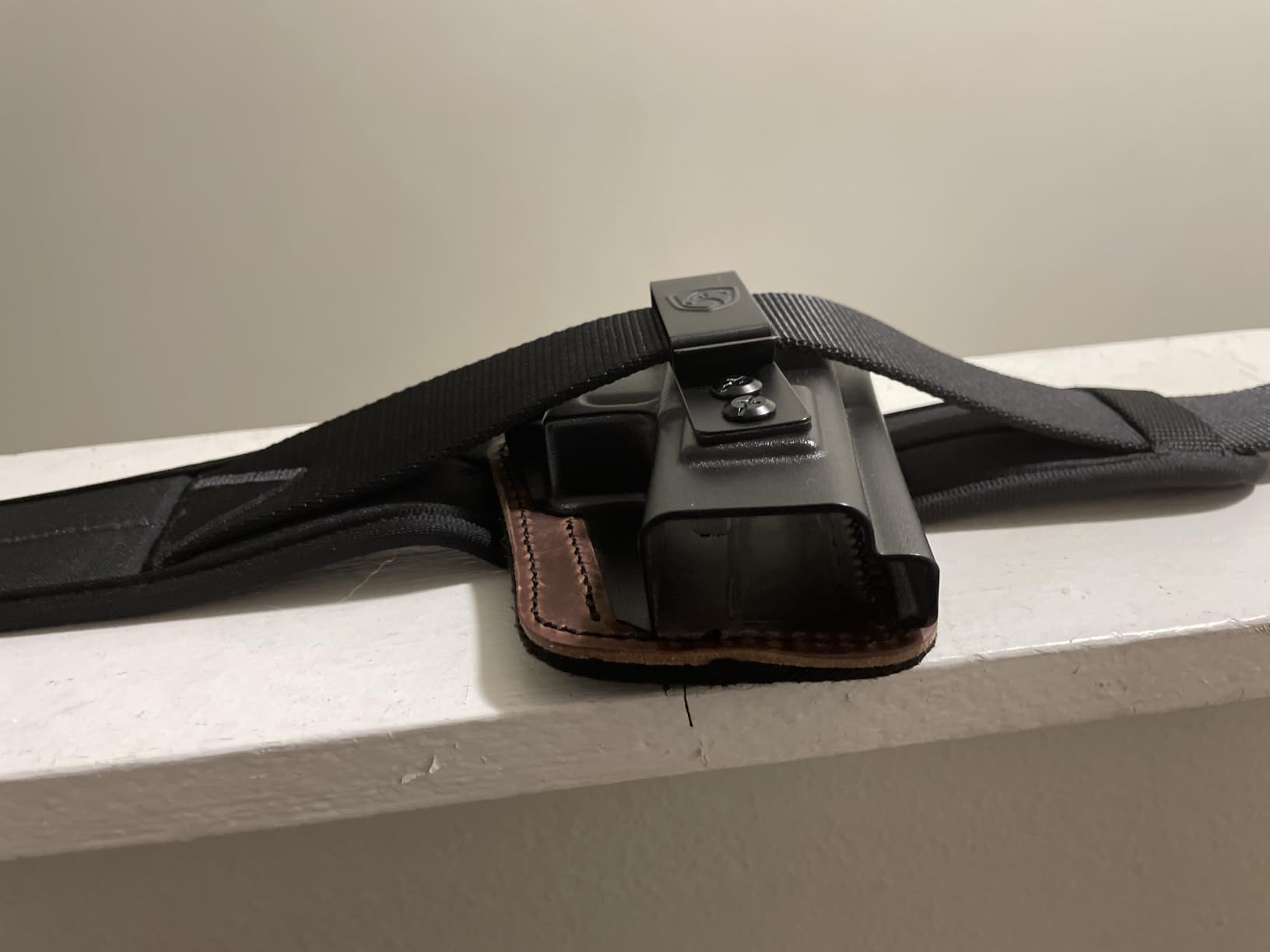MUNALO IWB Holster for Glock 19/19X/23/32/44/45, Kydex Leather Hybrid | Concealed carry, foam padded backing for all-day comfort, optic cut, full-length sweat guard, adjustable cant customer photo 2