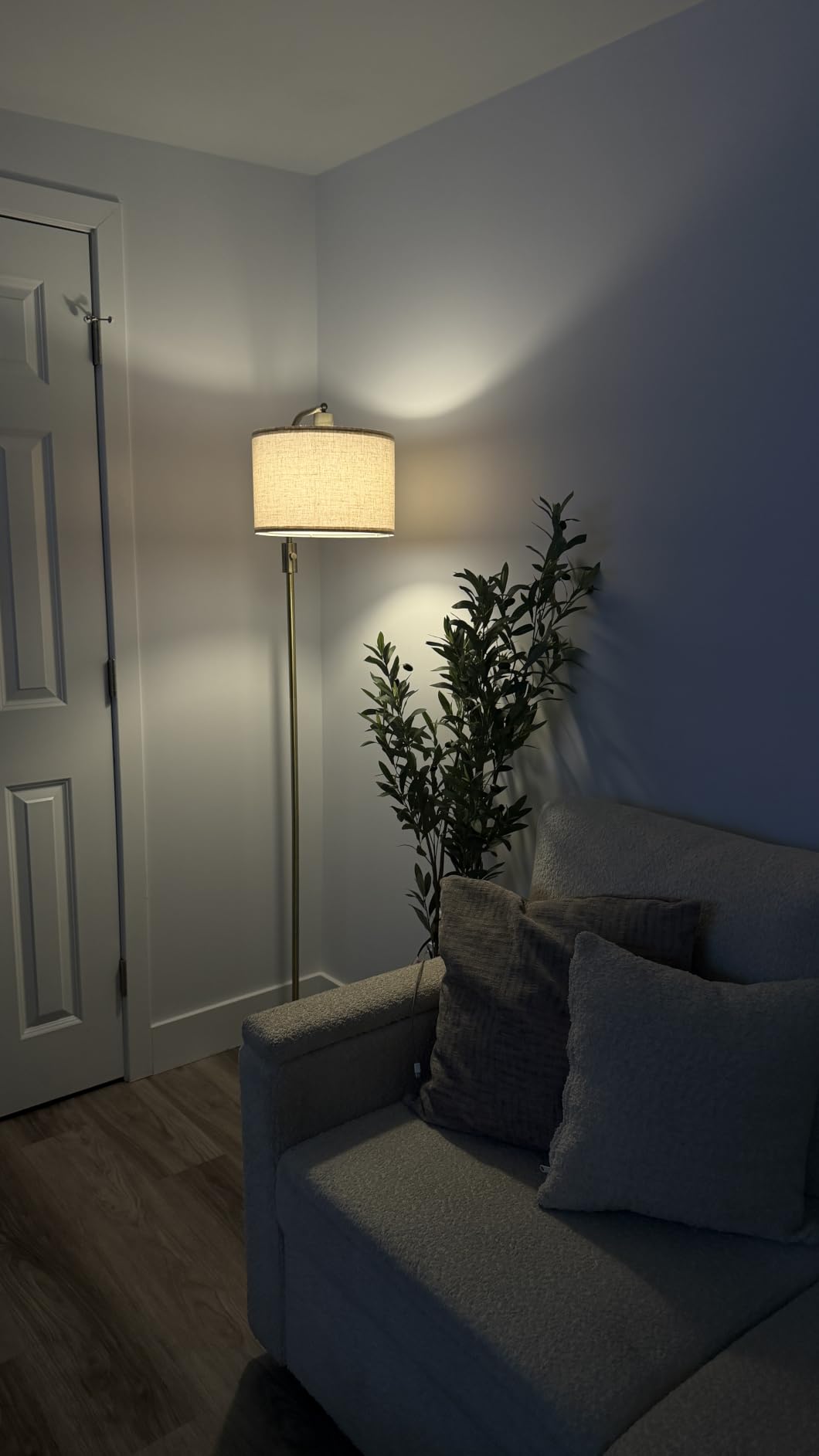 Nintiue Upgraded Modern Arc Dimmable Tall Standing Floor Lamp with Linen Shade, 1200 Lumens LED Bulb Included, for Living & Reading Room, Bedroom, Office & Nursery, Gold customer photo 1