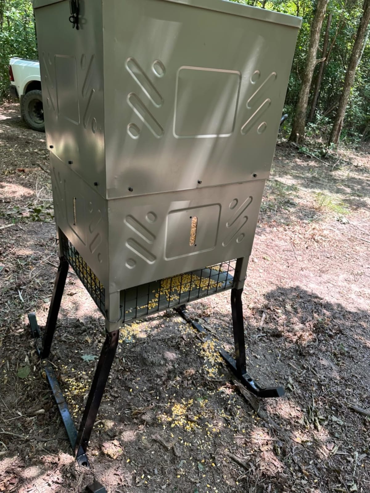 BOSS Buck Stand & Fill Sled Feeder with Diverter Plate & Solar Panel | Easy Assembly Durable Steel Deer Hunting Varmint Guarded Programmable Automatic Game Feeder customer photo 2