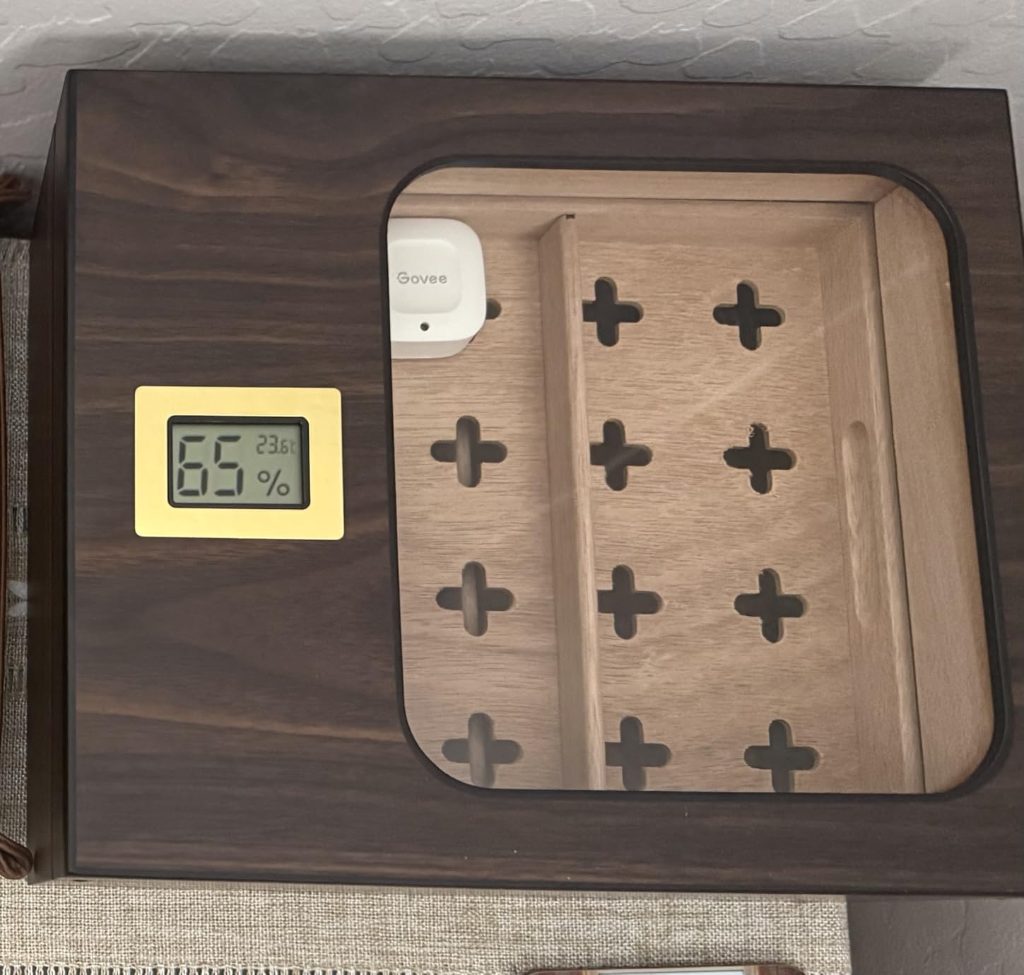 Cigar Humidor, Modern Glass Top Cedar Humidor Cigar Box with Digital Hygrometer, Humidifier, Handcrafted Cedar Wood Tray and Divider, Cigar Case Holds 25-50 Cigars, Cigar Accessories for Men customer photo 1