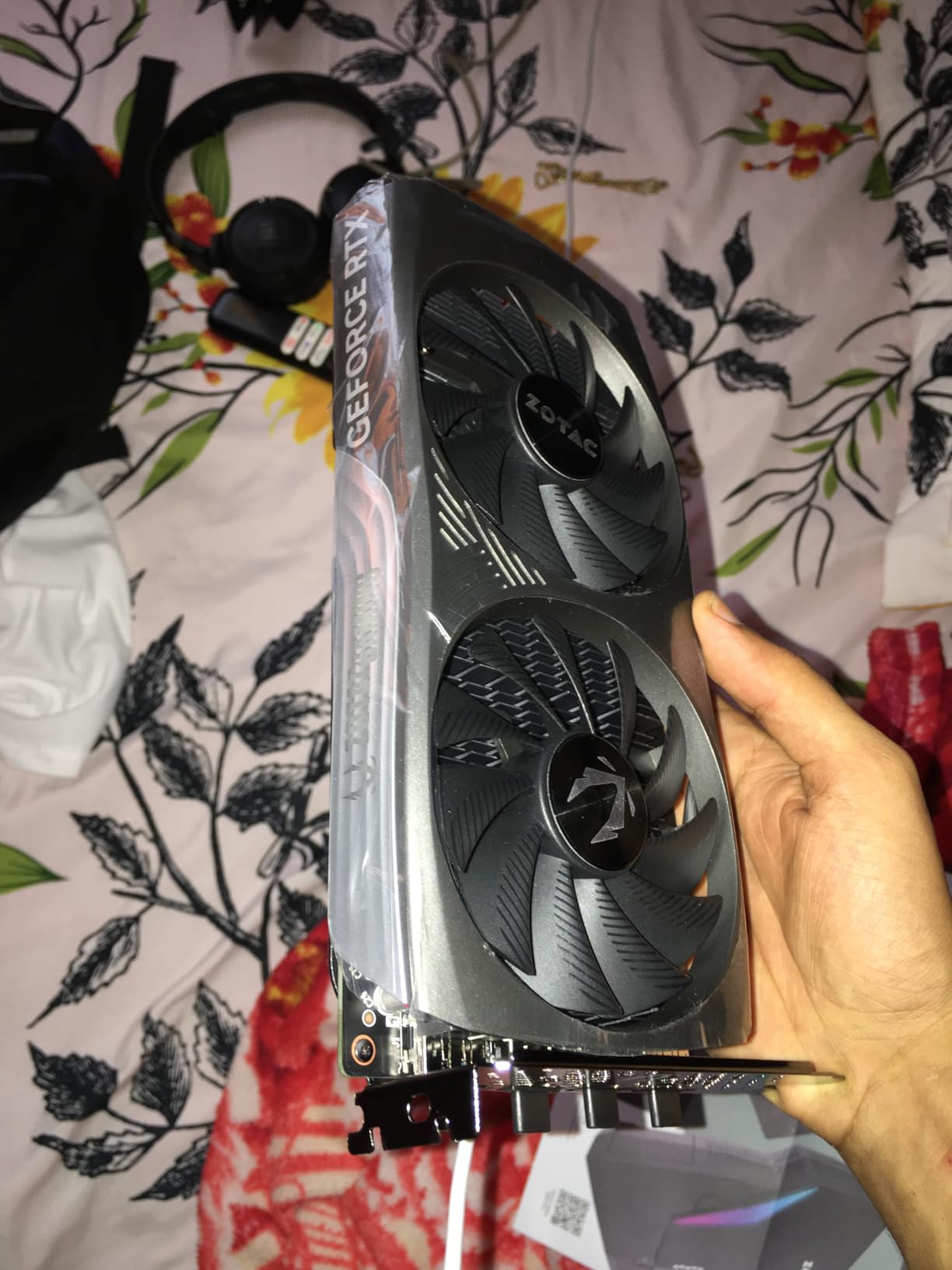 ZOTAC Gaming GeForce RTX 4060 8GB Twin Edge OC DLSS 3 8GB GDDR6 128-bit 17 Gbps PCIE 4.0 Compact Gaming Graphics Card, ZT-D40600H-10M customer photo 2