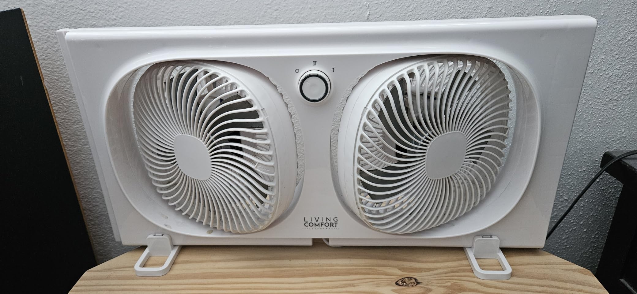Comfort Zone Living Comfort 9-Inch Twin Window Fan with 2 Speeds & Individually 180° Rotating Fan Heads, Removable Bug Screen - Ideal for Home, Kitchen, Bedroom & Office customer photo 1
