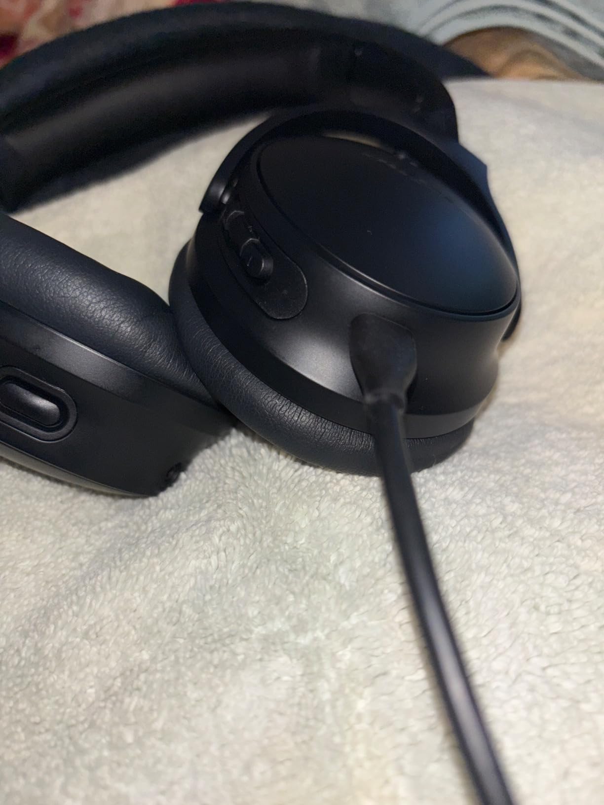Bose QuietComfort Headphones - Wireless Bluetooth Headphones, Active Over Ear Noise Cancelling and Mic, USB-C Charging, Deep Bass, Up to 24 Hours of Playtime, Black customer photo 1