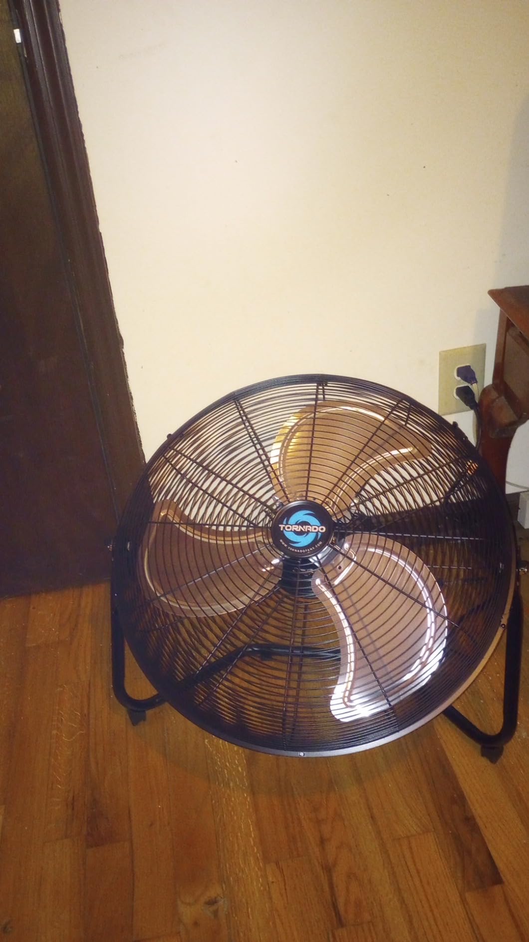 Tornado 20 Inch High Velocity Metal Floor Fan, 3-Speed Powerful Cooling for Industrial, Commercial, and Home Spaces, 120 Tilt, 6.0 FT Cord - UL safety Listed, Black customer photo 1