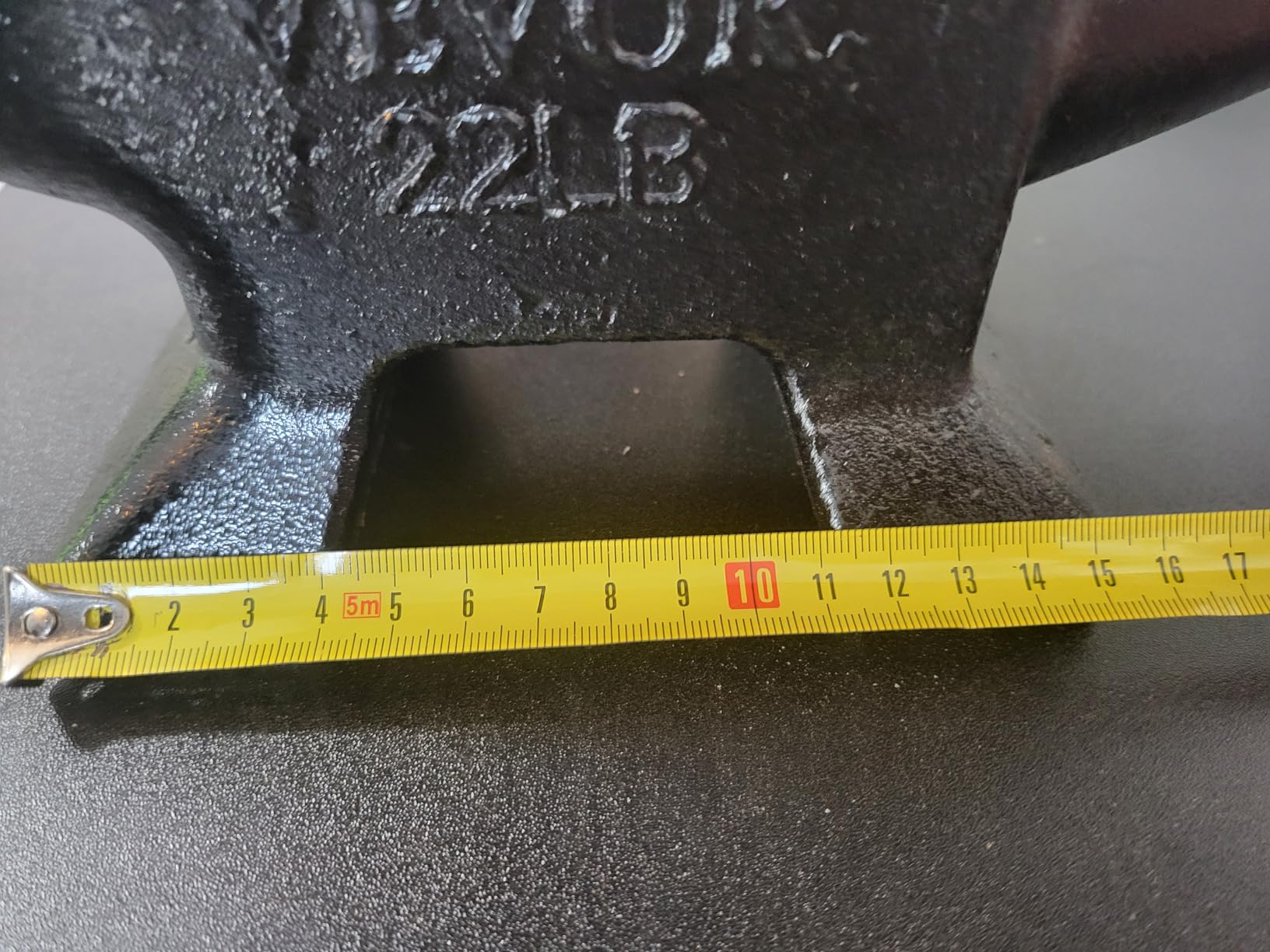 VEVOR Single Horn Anvil, 22Lbs Cast Steel Anvil, High Hardness Rugged Round Horn Anvil Blacksmith, Large Countertop and Stable Base, with Round and Square Hole, Metalsmith Tool for Bending and Shaping customer photo 2