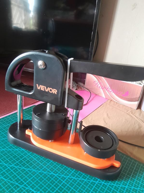 VEVOR Button Maker, 1/1.25/2.28 inch(25/32/58mm) 3-in-1 Pin Maker with 300pcs Button Parts, Ergonomic Arc Handle Punch Press Kit, Button Maker Machine with Panda Magic Book, for Children DIY Gifts customer photo 2
