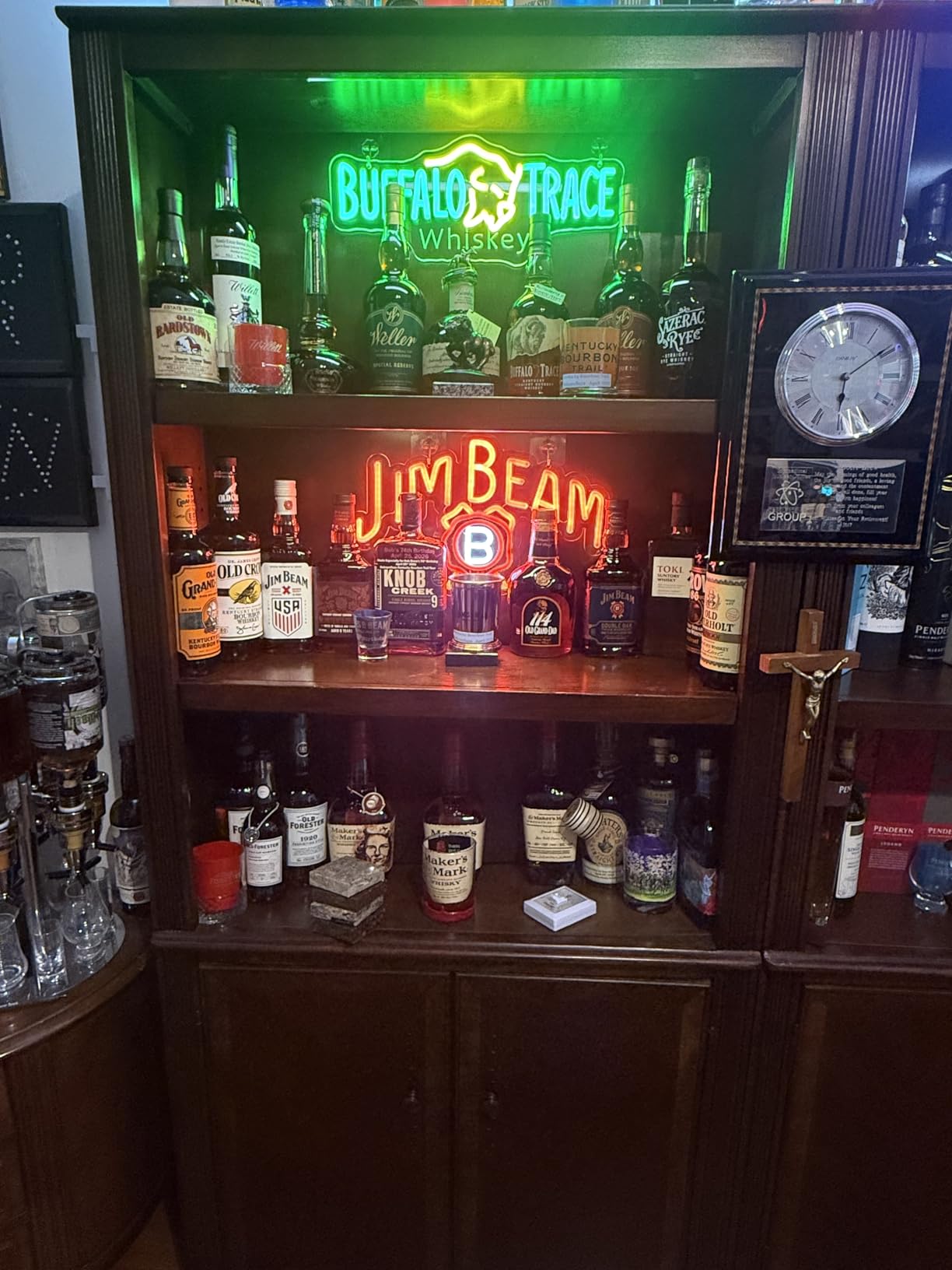 AHlove Bar Neon Sign, Jim Beam Whiskey LED Neon Light for Wall Decor, USB Powered Neon Signs, Acrylic Neon Lights for Man Cave, Bedroom, Home Bar, Store, Club, Bistro, Party, Gifts customer photo 2
