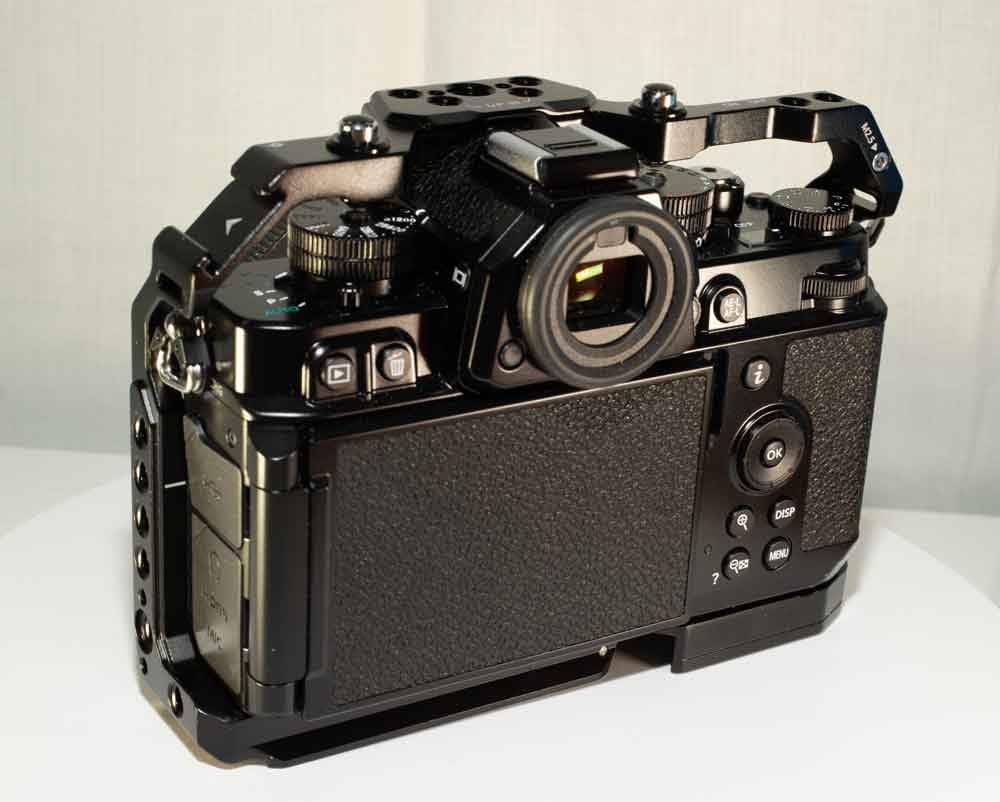 SmallRig Zf Camera Cage for Nikon Z f, with Ergonomic Ebony Grip, Built-in Quick-Release Plate for Arca for Quickly Switch on Gimbal/Tripods/Handheld Shooting - 4261 customer photo 1