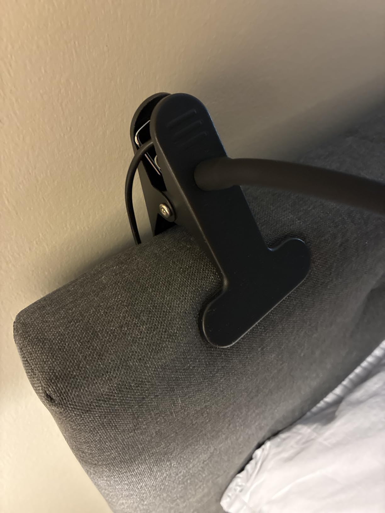 Glocusent 5W Clip on Light, 36 LED Eye Caring Reading Light for Bed, 3 Colors & 5 Brightness Clip on Lamp with Adapter, Perfect Desk Lamp with Clamp/Bunk Bed/Headboard/Table customer photo 1