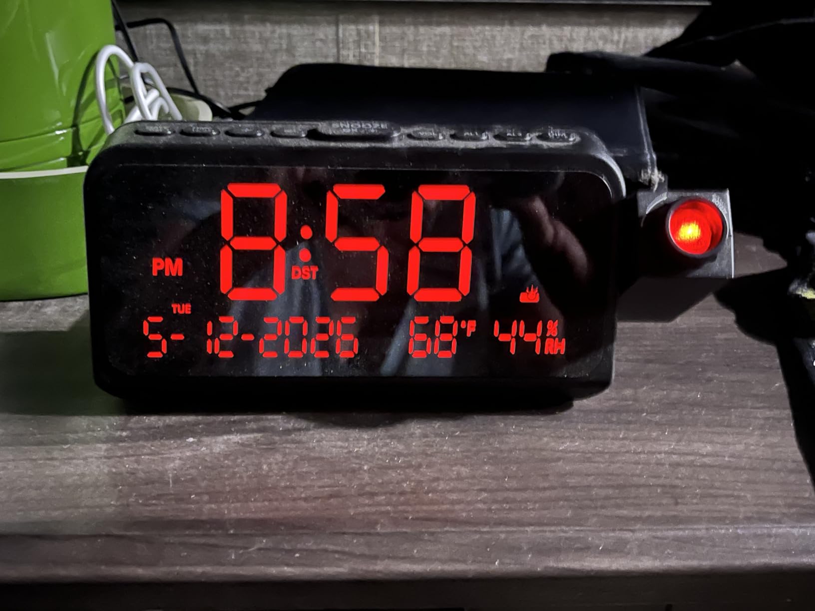 OnLyee Projection Clock for Bedroom Ceiling, Alarm Clock for Heavy Sleepers | 350° Rotatable Projector, Dual Alarms, 5 Brightness, Weekday/Weekend Mode, Temp & Humidity, Snooze, USB Charger customer photo 2