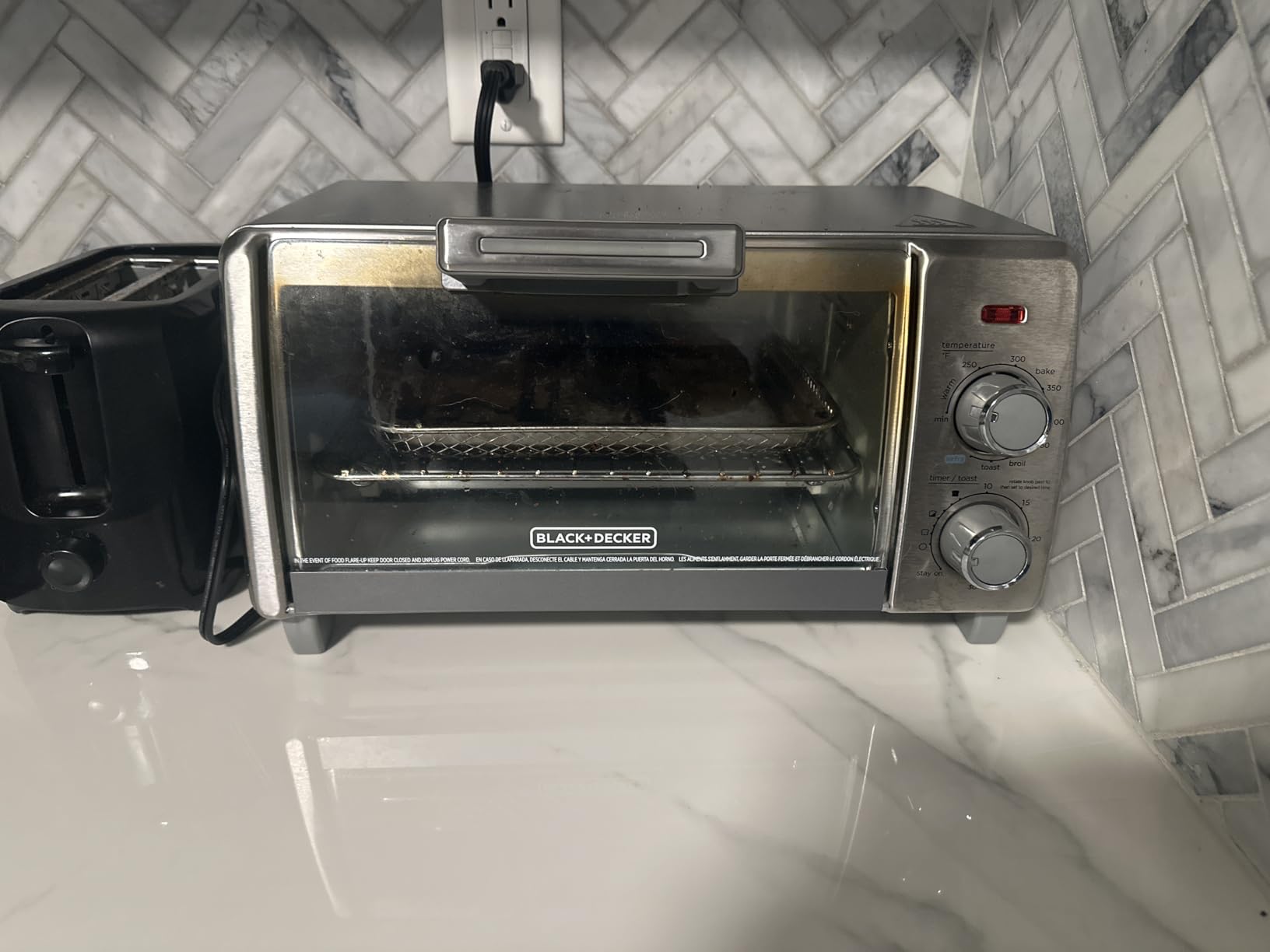 BLACK+DECKER 4-Slice Air Fry Toaster Oven, 5-in-1 Countertop Oven customer photo 1