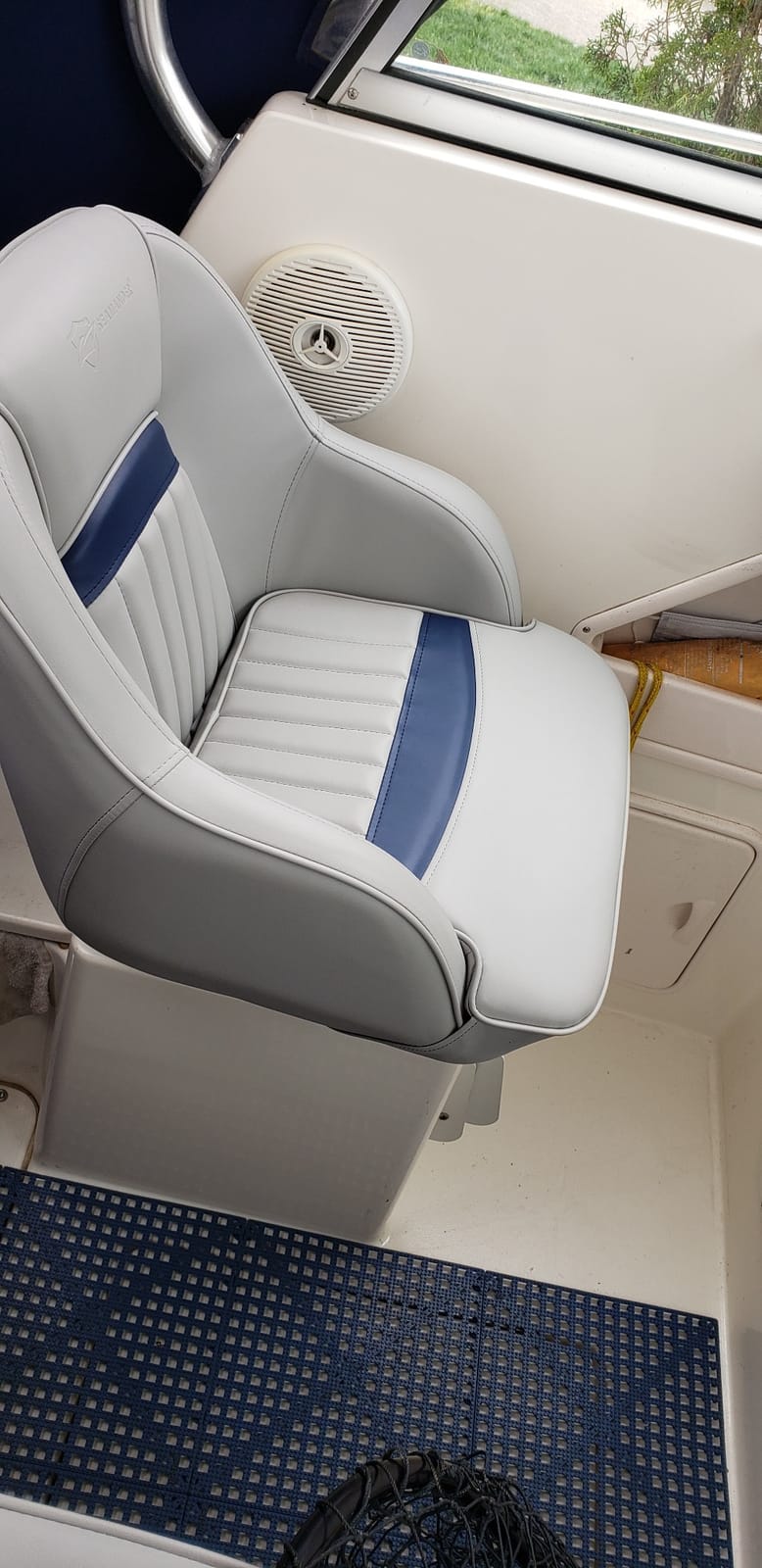 Seamander Boat Captain Chair | Integral Rotomolded Frame, Premium EPDM Foam Material, Marine Grade Vinyl customer photo 1