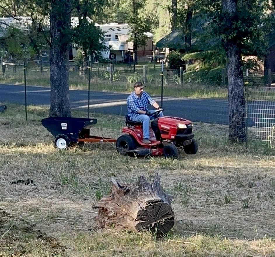 Titan Attachments Compact Manure Spreader, Rated 8.7 Cu. FT, Utility Tow-Behind ATV/UTV Lawn Tractor Spreader customer photo 2