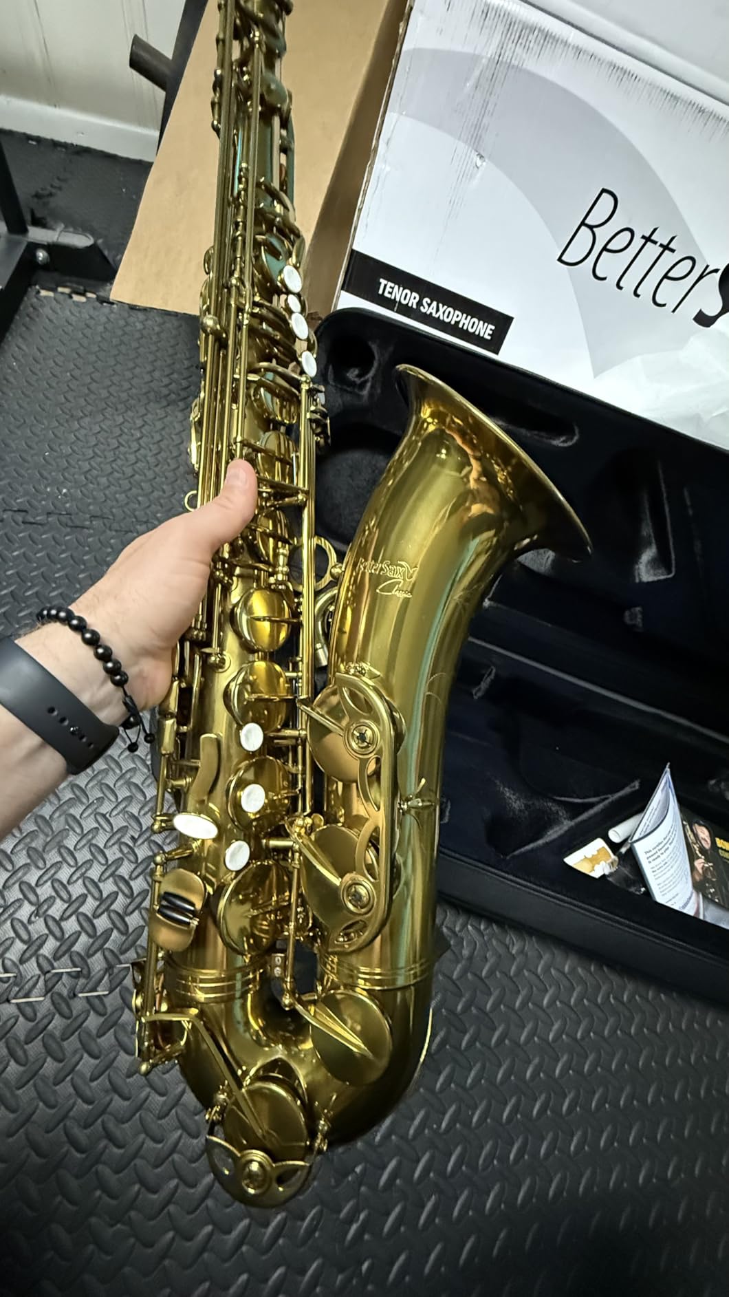 BetterSax Classic Tenor Saxophone - Professional-Grade Instrument with Dark Gold Lacquer Finish - Complete Kit for Beginners and Pros - Includes Mouthpiece, Neckstrap, and Durable Case customer photo 1
