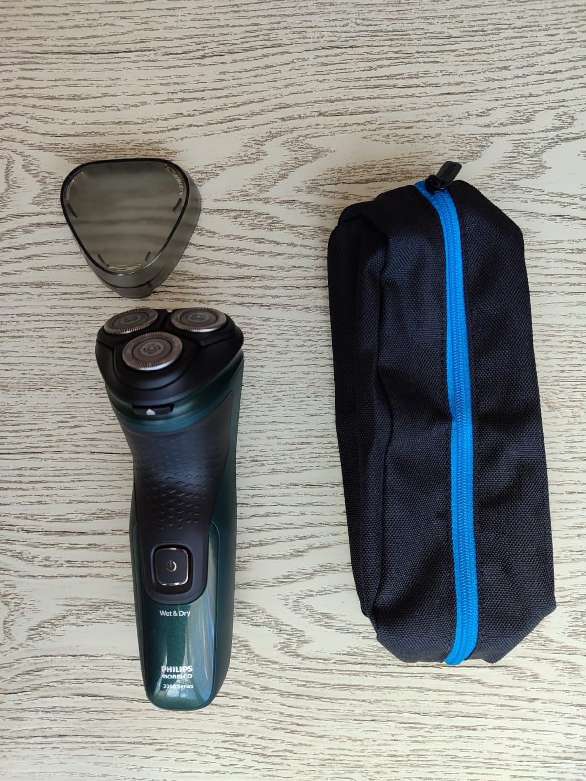 Philips Norelco 2600 Electric Shaver, Dark Forest Green | 27 Self Sharpening ComfortCut Blades, 4D Flex Heads, Wet or Dry Use, 2-Year Blade Life, Travel Pouch, X3052/91 customer photo 2