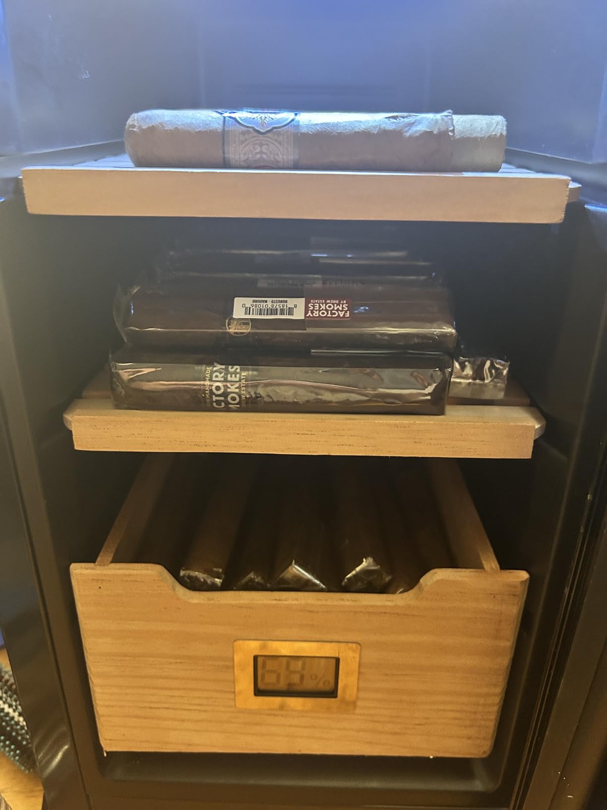NEEDONE 48L Cigar Humidor with Heating & Cooling Thermostatic Quiet Control, 350-Count Capacity customer photo 2