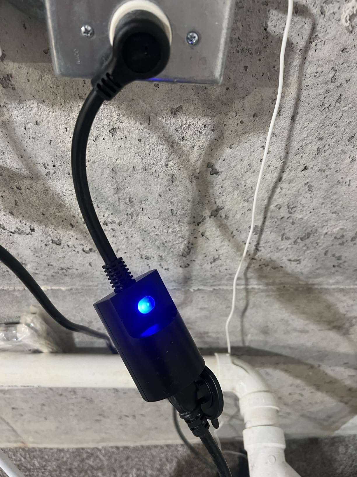 Sump Pump Monitor & Alarm (Indoor & Outdoor) - Slim Pigtail Frees the Second Outlet - Prevent Flooding with Dry Run, Overload & Power Outage Alerts - No Water Level Sensors, Smart Wi-Fi Plug customer photo 1