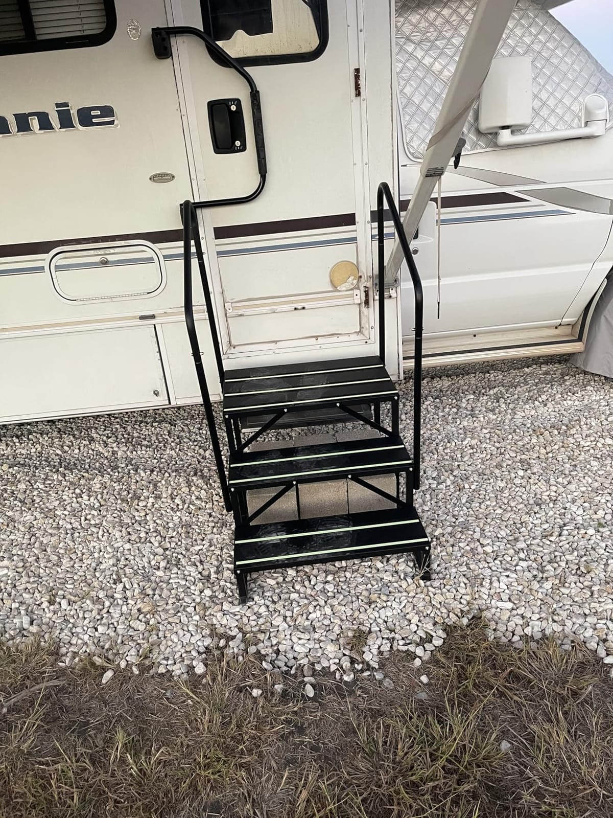 TOCRETOARE RV Steps with Handrail, Hot Tub Steps with Handrail, Portable Stairs Steps for 5th Wheel RV, Mobile Home Stairs Outdoor RV Step (4 Steps with 2 Handrails) customer photo 1