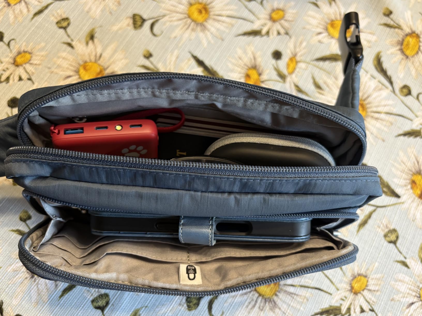 Baggallini Securtex Anti-Theft Belt Bag customer photo 2