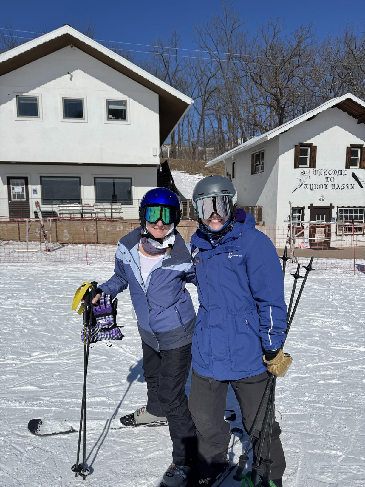 Women's Montana Ski Glove | Touchscreen Compatible, Water & Wind Resistant, Adjustable Shockcord Hem customer photo 1