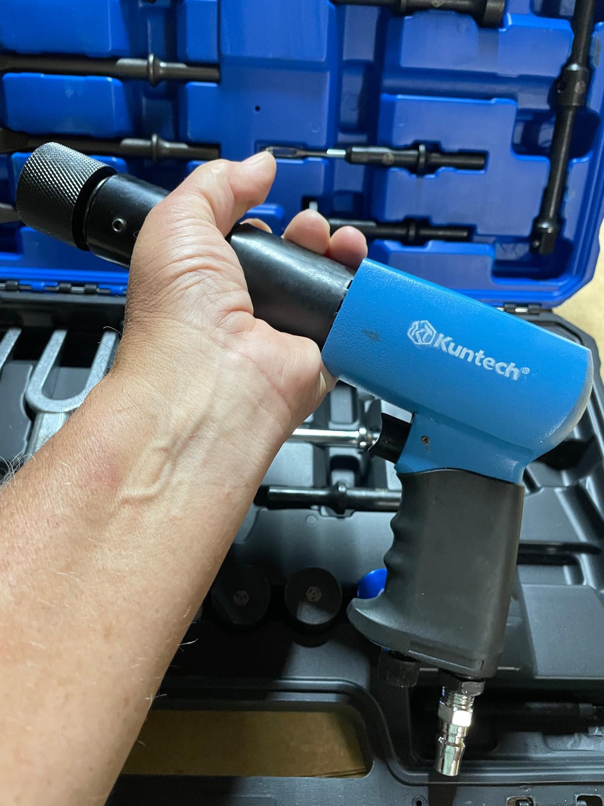 27PCS Air Hammer Kit, Pneumatic Hammers 2500 BPM, Air Hammer Piece Chisel Set with Carrying Case & Gloves customer photo 2