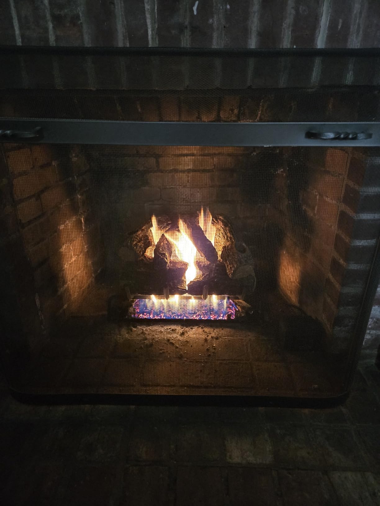 Peterson Real Fyre 24-inch Charred Oak Log Set with ANSI Certified Vented G46 Dual-Flame Burner w/Variable Flame Remote-Control Safety Pilot Valve (Natural Gas) customer photo 1