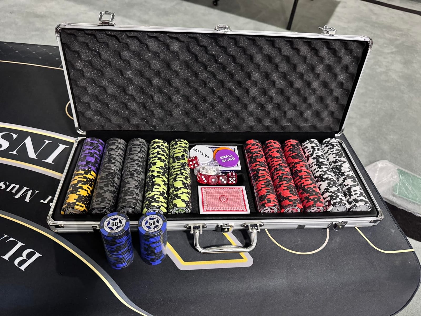 ORIENGEAR Poker Chip Set with Denominations, Comes with 500 PCS 14 Gram Clay Composite Casino Chips, 2 Decks Cards, Aluminum Case & Game Tablecloth for Texas Holden, Blackjack & Gambling Games customer photo 1