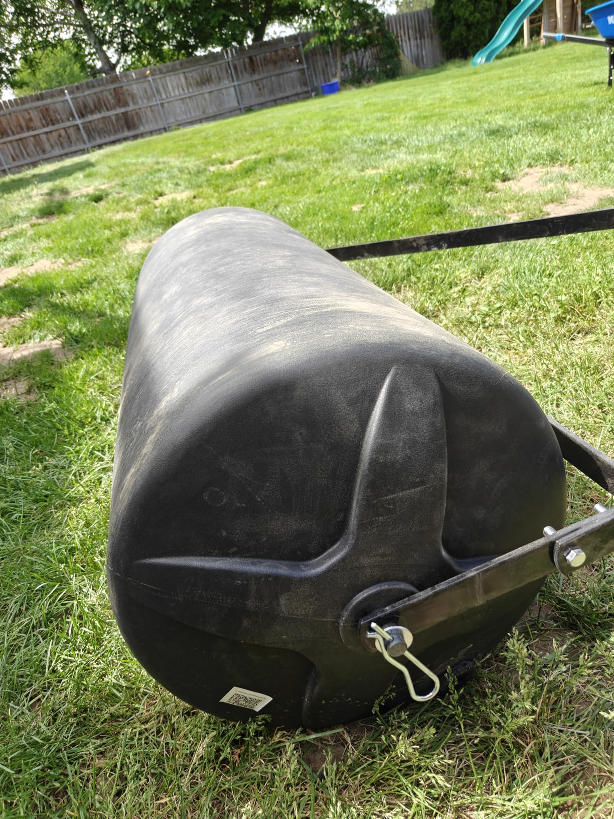 VEVOR Tow Behind Lawn Roller, 400lbs Sand/Water Filled Yard Roller, LLDPE Drum and Steel Frame Sod Roller with Easy-Turn Plug customer photo 1