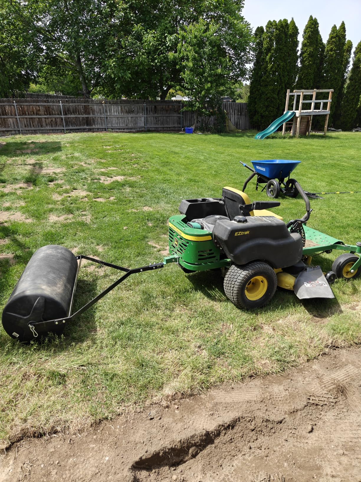 VEVOR Tow Behind Lawn Roller, 400lbs Sand/Water Filled Yard Roller, LLDPE Drum and Steel Frame Sod Roller with Easy-Turn Plug customer photo 2