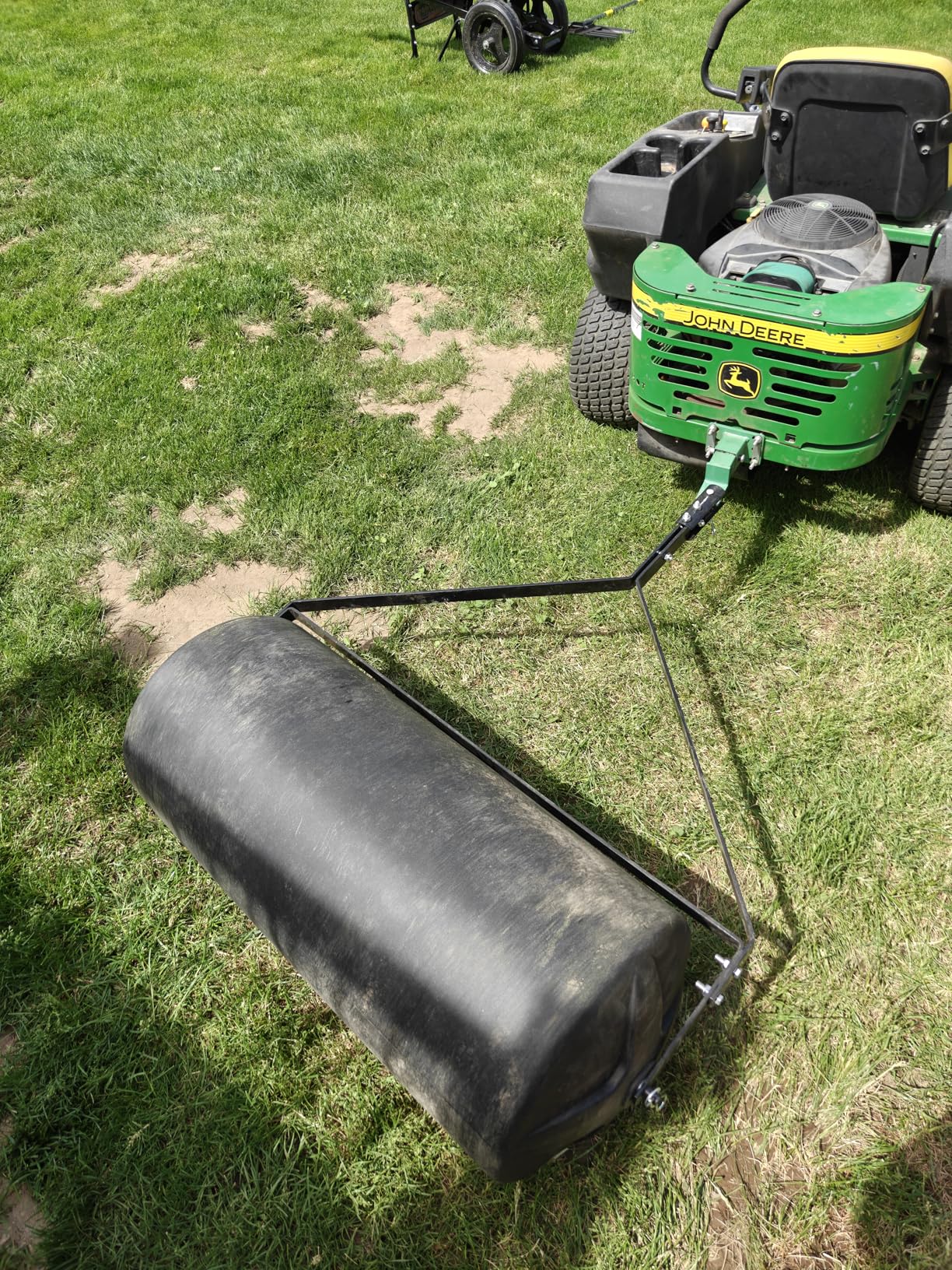 VEVOR Tow Behind Lawn Roller, 400lbs Sand/Water Filled Yard Roller, LLDPE Drum and Steel Frame Sod Roller with Easy-Turn Plug customer photo 3
