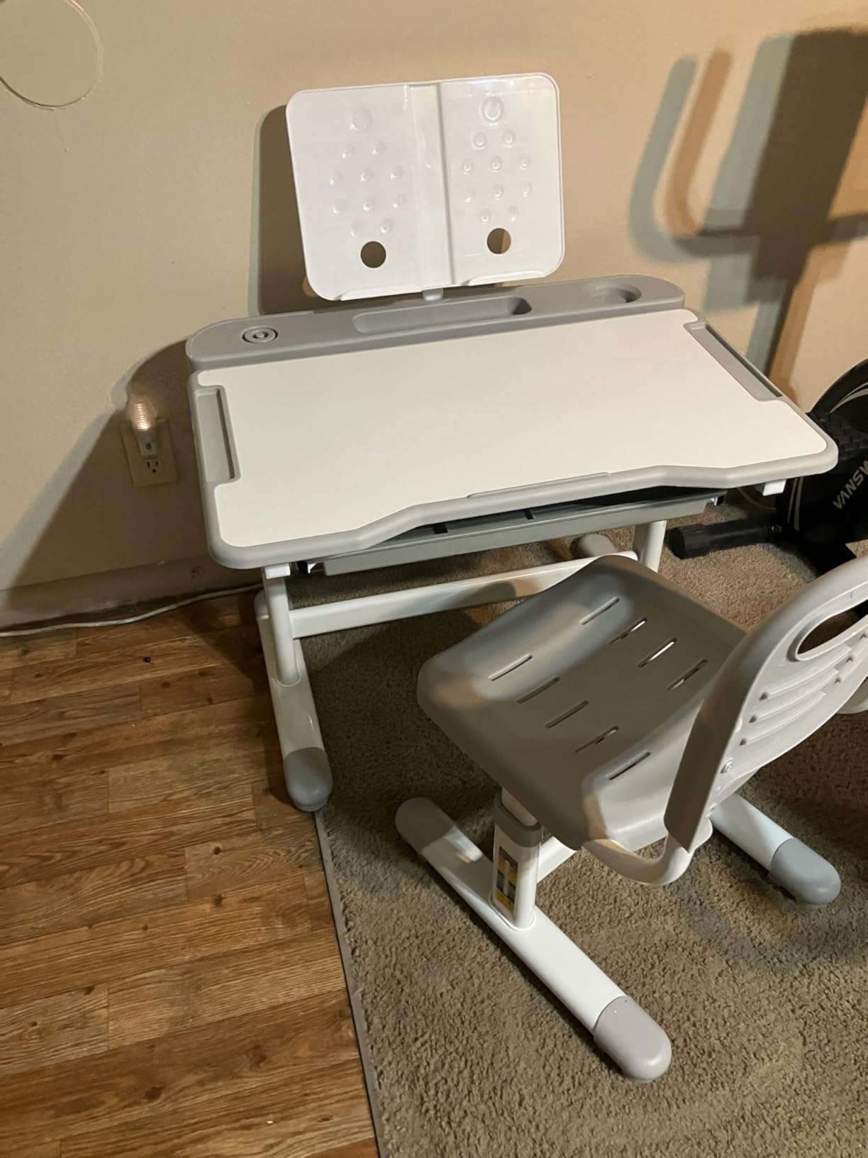 Rengue Kids Desk and Chair Set, Height Adjustable with 55° Tiltable Desktop and LED Light customer photo 2