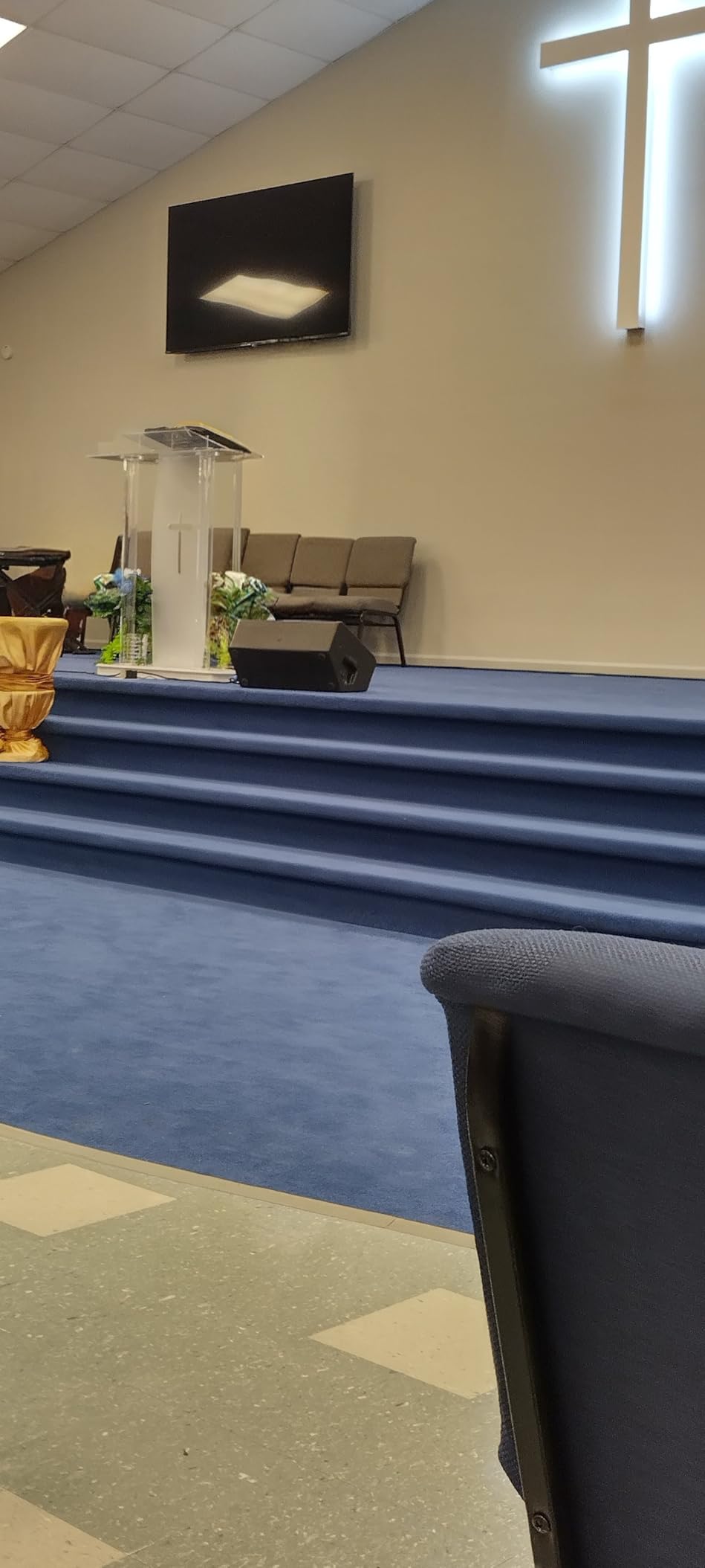Church Pulpit with Wheels, Church Podium with LED Light, Acrylic Church Podium with Rollers & Vertical Reading Platform, 46