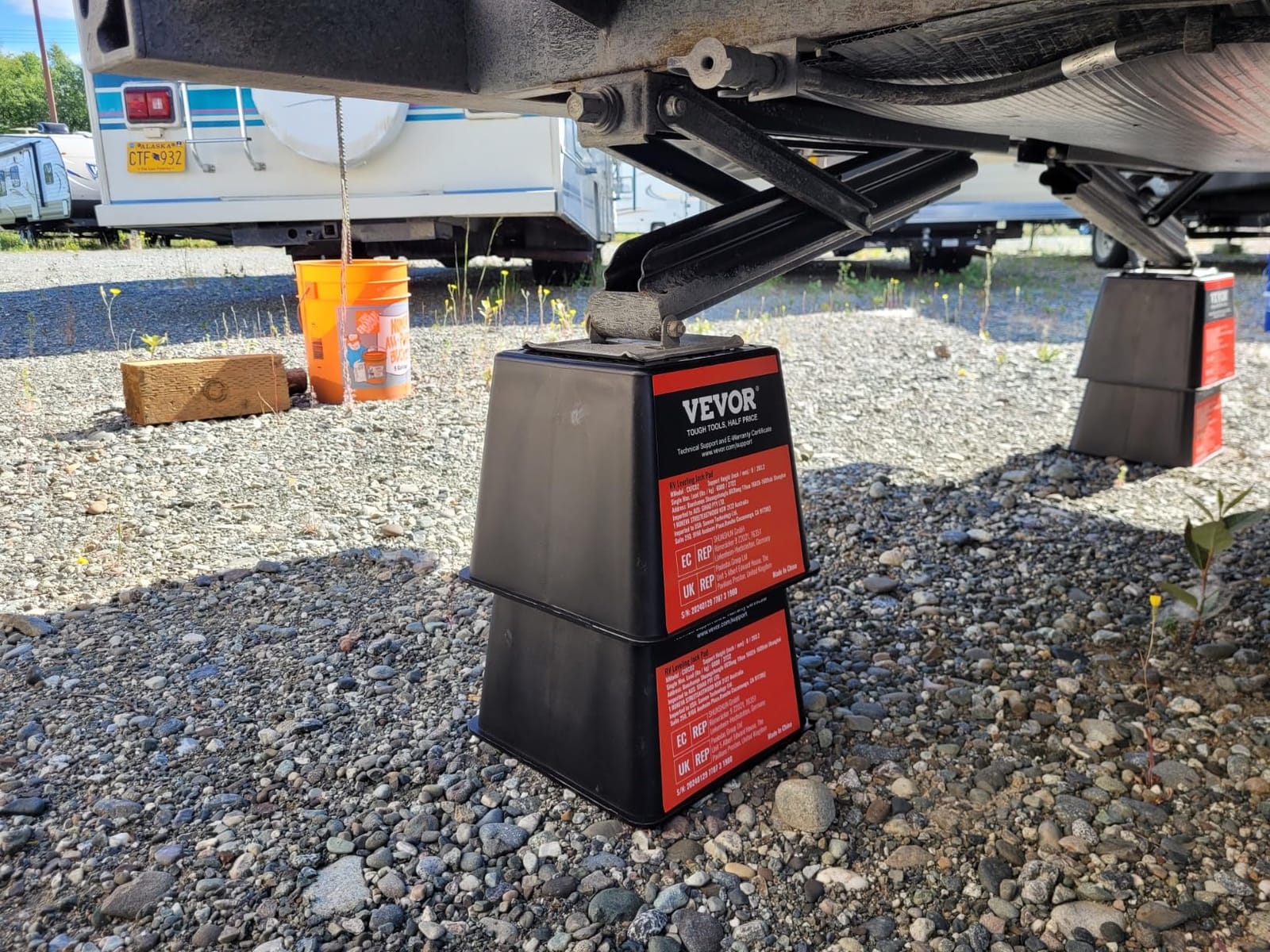 VEVOR Trailer Jack Block, 6000 lbs Capacity per RV Leveling Block, Polypropylene RV Camper Stabilizer Blocks, RV Travel Accessories Use for Any Tongue Jack, Post, Foot, 5th Wheels, 4-Pack customer photo 1