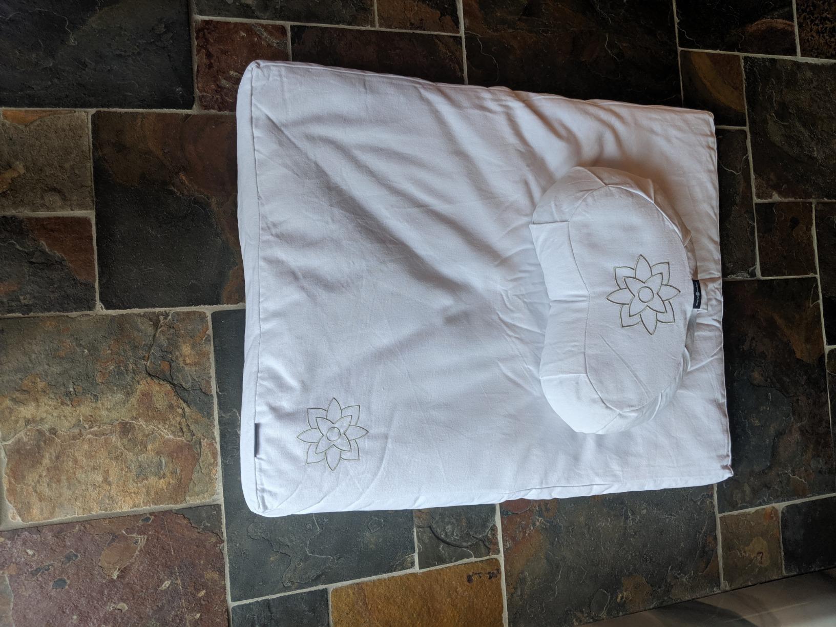 Mindful & Modern Large Meditation Cushion for Zafu Yoga - Meditation Pillow for Sitting on the Floor - Buckwheat Hull Filled Yoga Cushion with Removable, Washable 100% Cotton Cover and Carry Handle customer photo 2