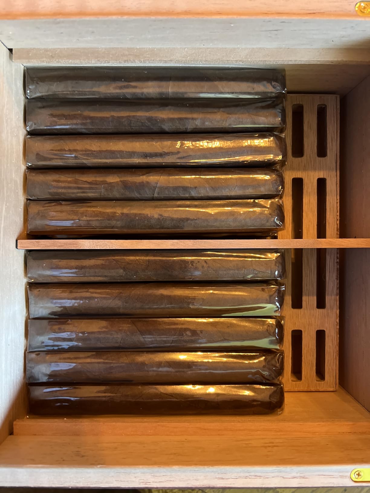 Flauno Cigar Humidor with Air Circulation System, Hold 40 Rubustos, Thicker Spanish Cedar, Accurate Digital Hygrometer, Drawer, Humidifier, Divider, Lock, Gift for Cigar Lovers customer photo 1