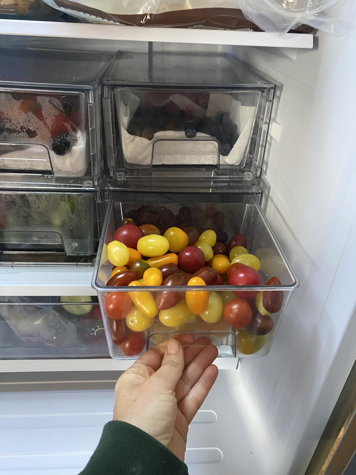 Vtopmart 4 Pack Stackable Storage Drawers, Clear Acrylic Drawer Organizers with Handles, Easily Assemble for Fridge, Bathroom, Kitchen Undersink, Cabinet, Pantry Organization and Storage customer photo 1