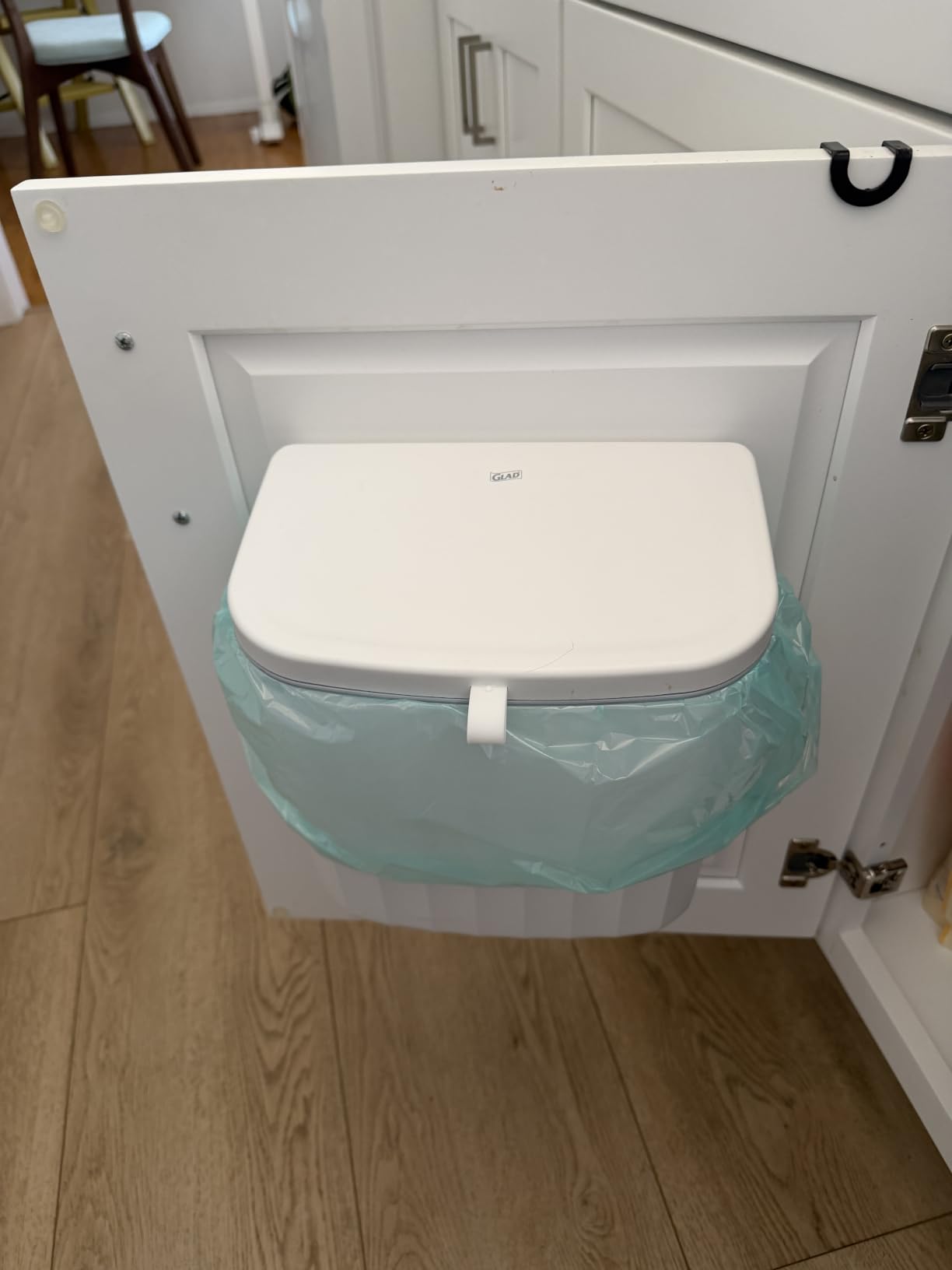 Glad Roomate Under Counter Waste Bin | Space Saving Small Trash Can for Kitchen Cabinet, Bathroom or Office | Dual Lid for Ease of Opening, 7 Liter, White customer photo 1