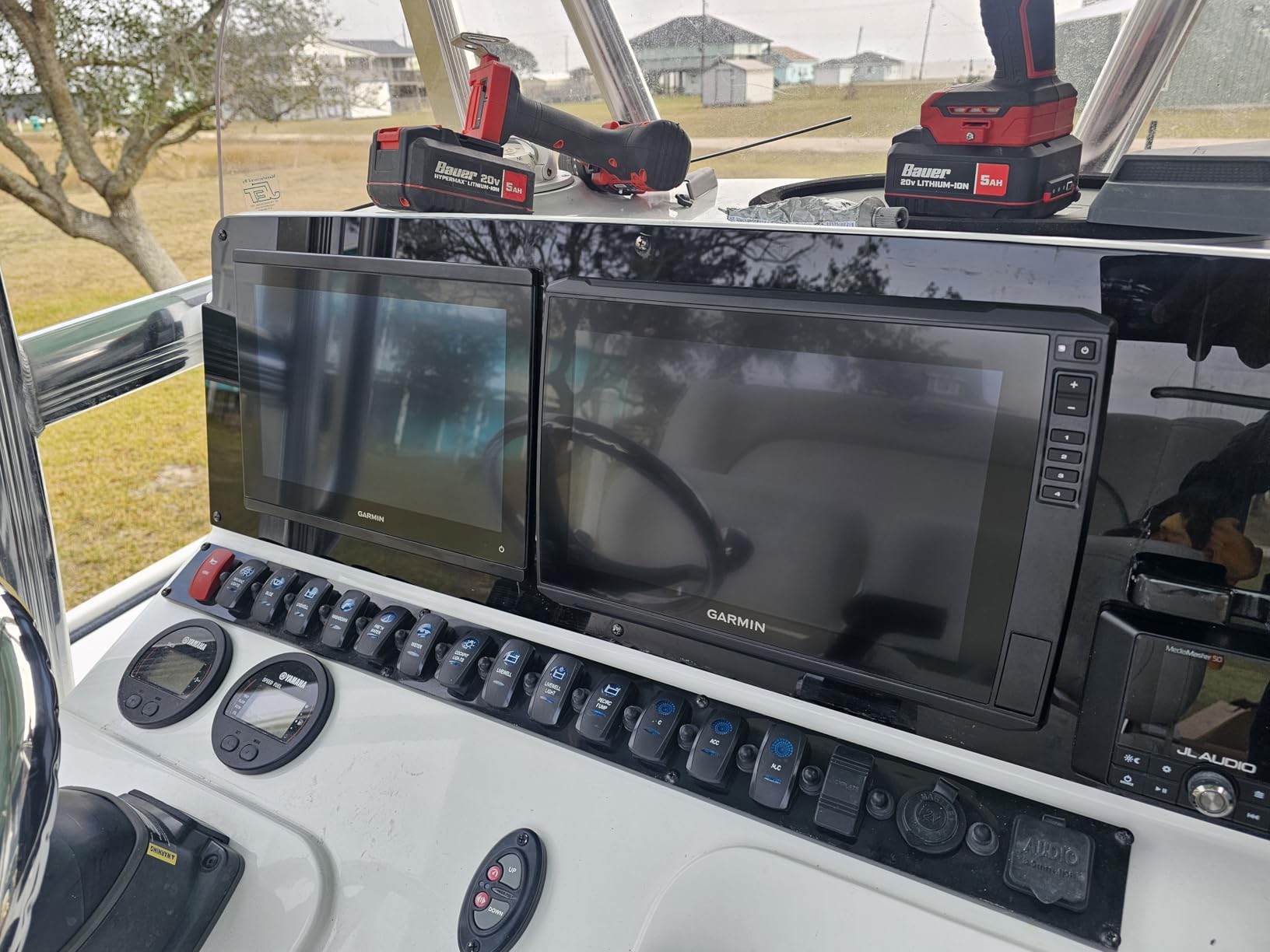ECHOMAP Ultra 2 12-Inch 126sv Chartplotter with LiveScope Live-Scanning Sonar customer photo 2