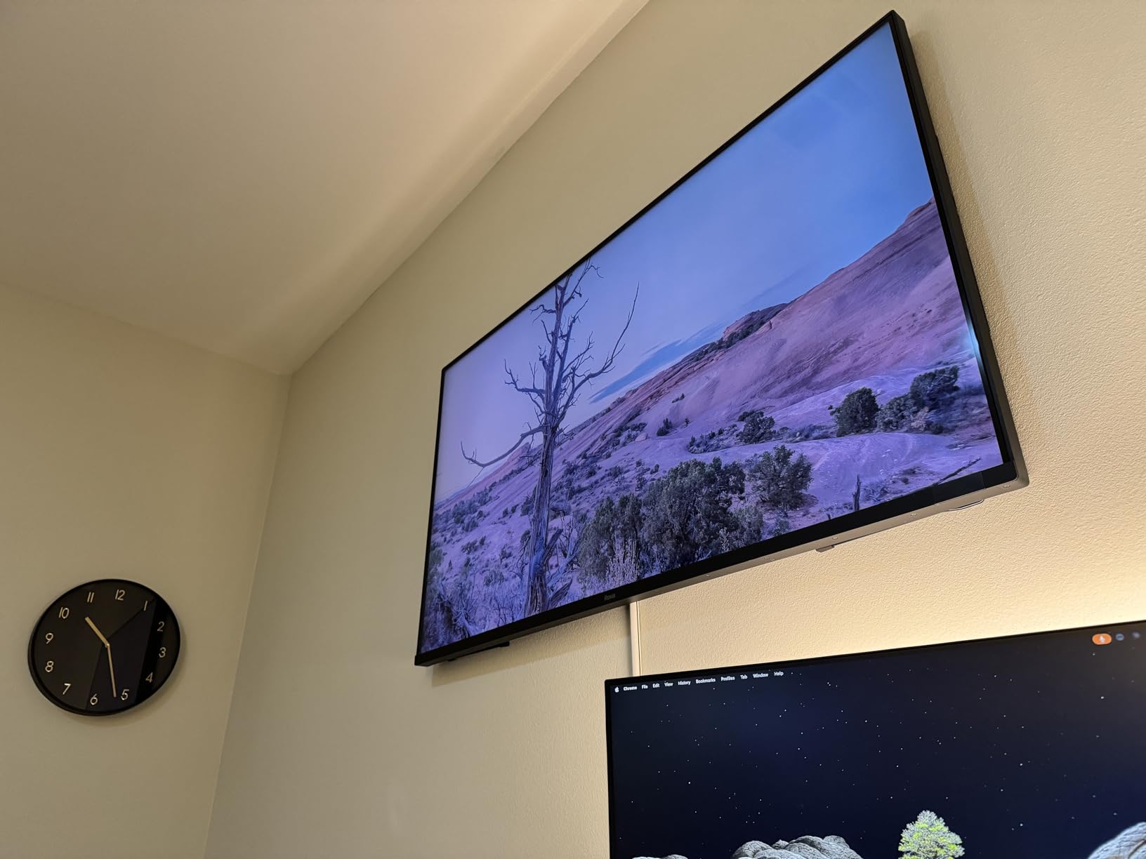 Roku Smart TV - 55-Inch Pro Series 4K QLED RokuTV with Backlit Roku Voice Remote Pro, Dolby Vision IQ, 120Hz Refresh Rate - Live Local News, Sports, Gaming customer photo 1